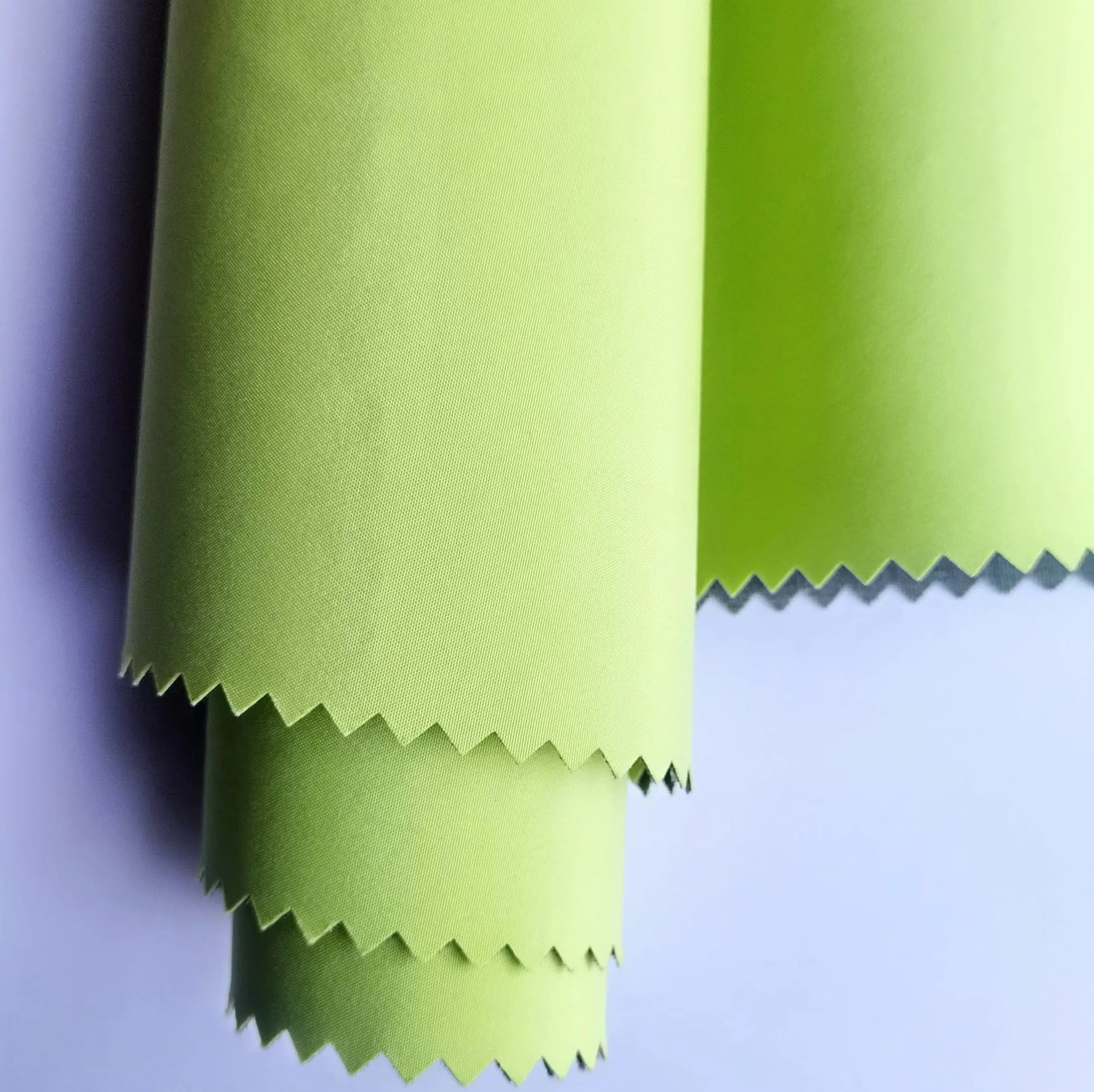 Лидер продаж, 100% полиэстер, 420T pongee 160 г/м2, водонепроницаемая белая мембрана, дышащая функциональная ткань для зимней куртки