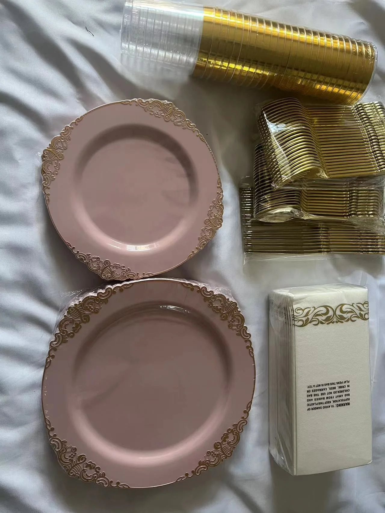 Factory Direct Luxury Tableware Black Purple Silver Pink Gold Plastic Dinner Plate Disposable Plates Charger Plates For Wedding