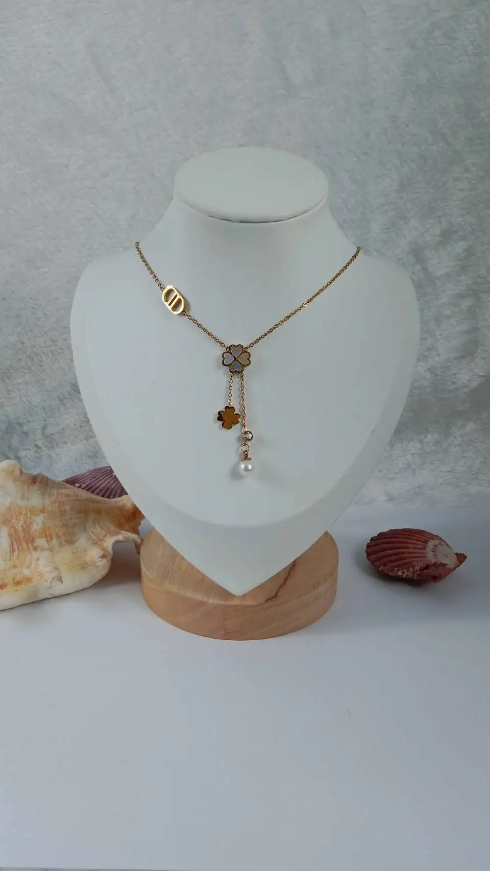 Clover Necklace High Luxury Natural Freshwater Pearl Excellent Luster The Material Is 18K Gold Plated Stainless Steel Waterproof