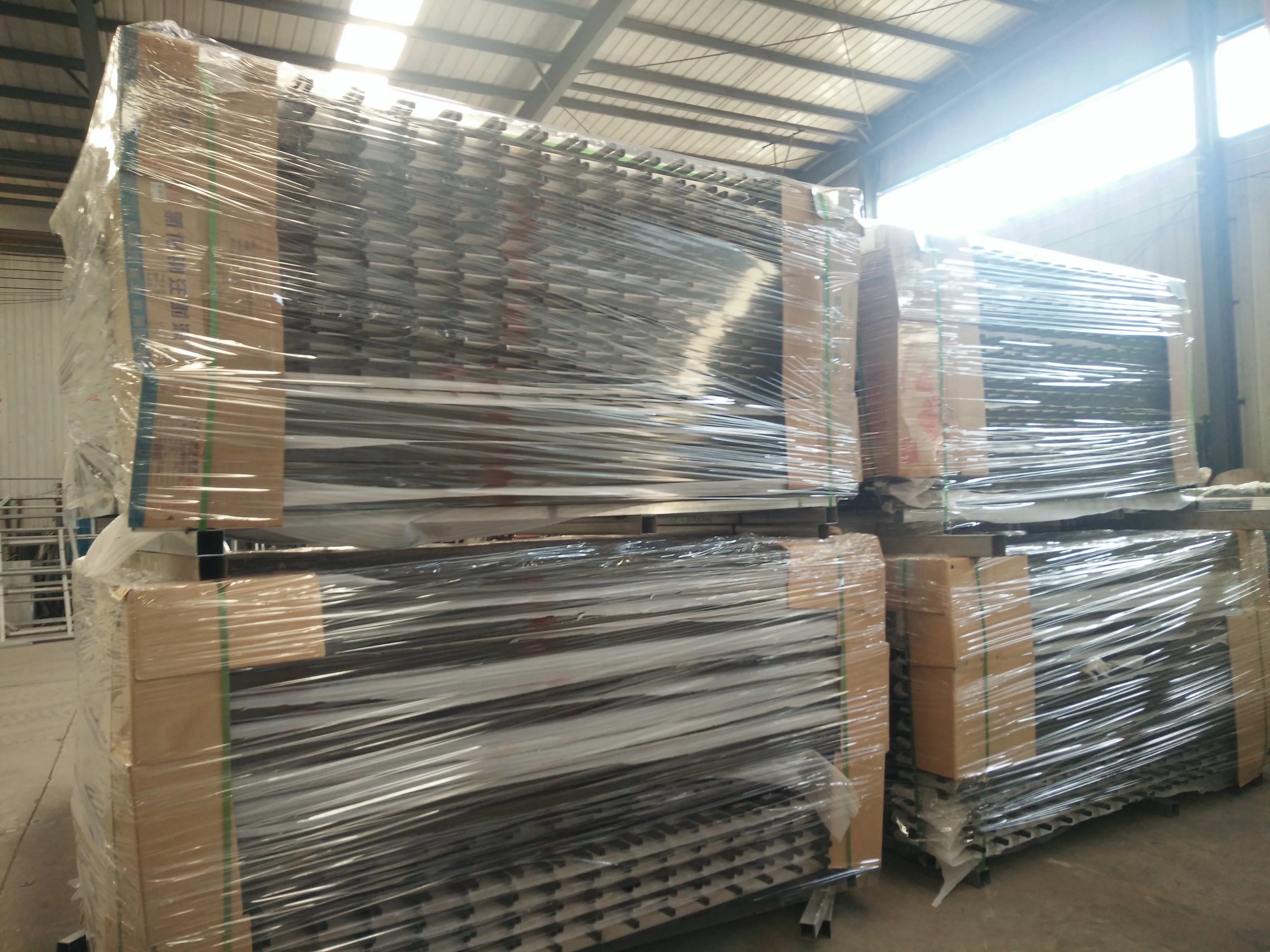 Best-Selling Powder Black Coated Galvanized Wrought Iron Steel Square Tube Designed Fence Driveway Gates Sport Fencing Pakistan