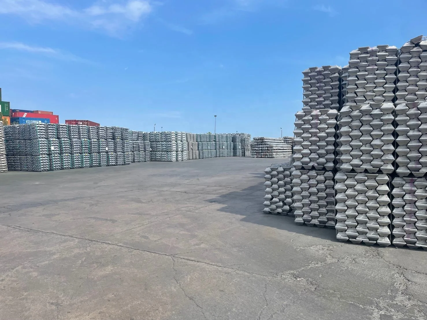 Цинковый зольный металлический кадмиевый слиток чистый цинковый слиток 99.99% 99.995% цинковые слитки