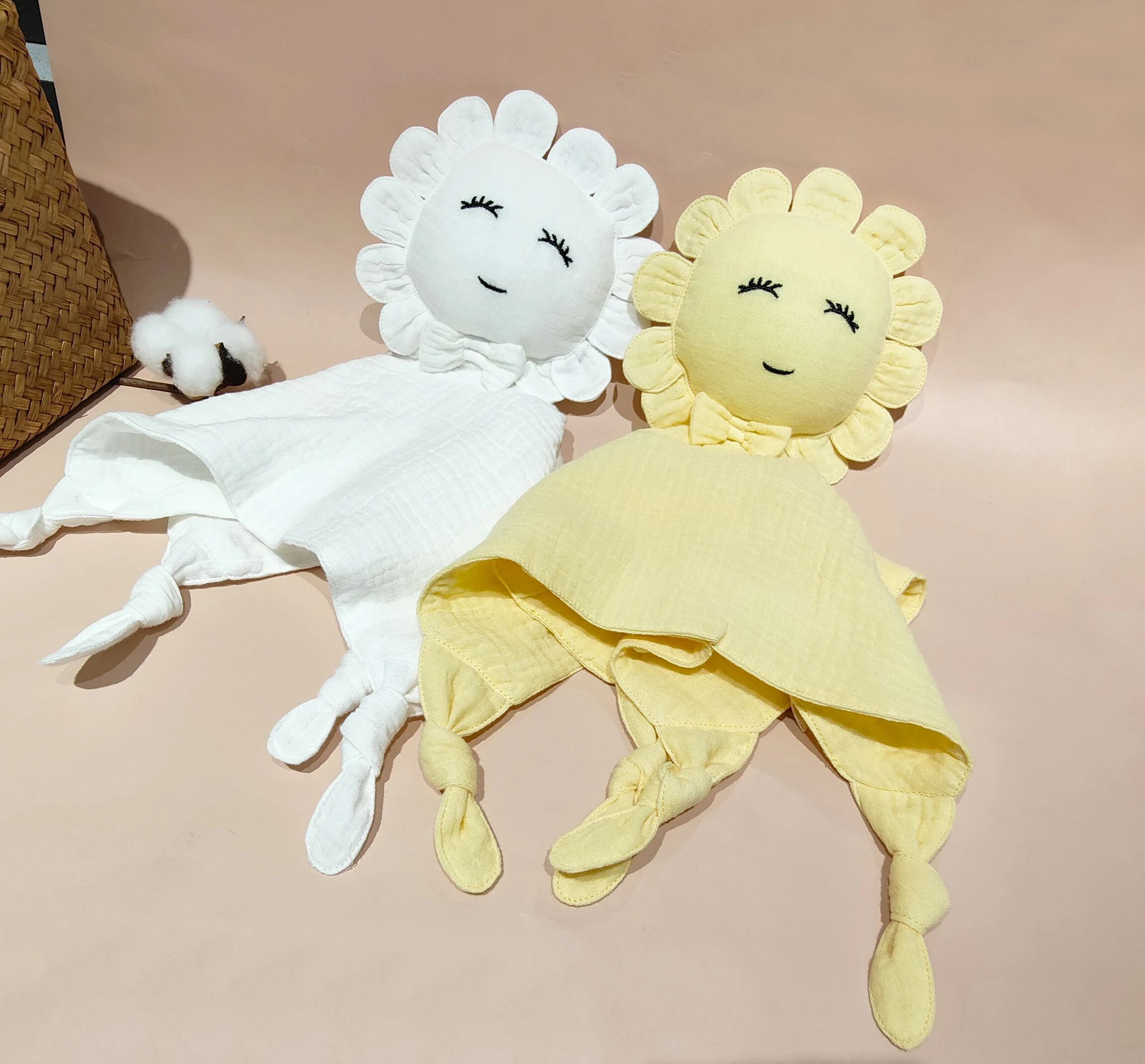 Wholesale Lovely Soft 100% Organic Cotton Muslin Star Moon Baby Infant Comforter Toys For Baby Sleeping Baby Security Blanket