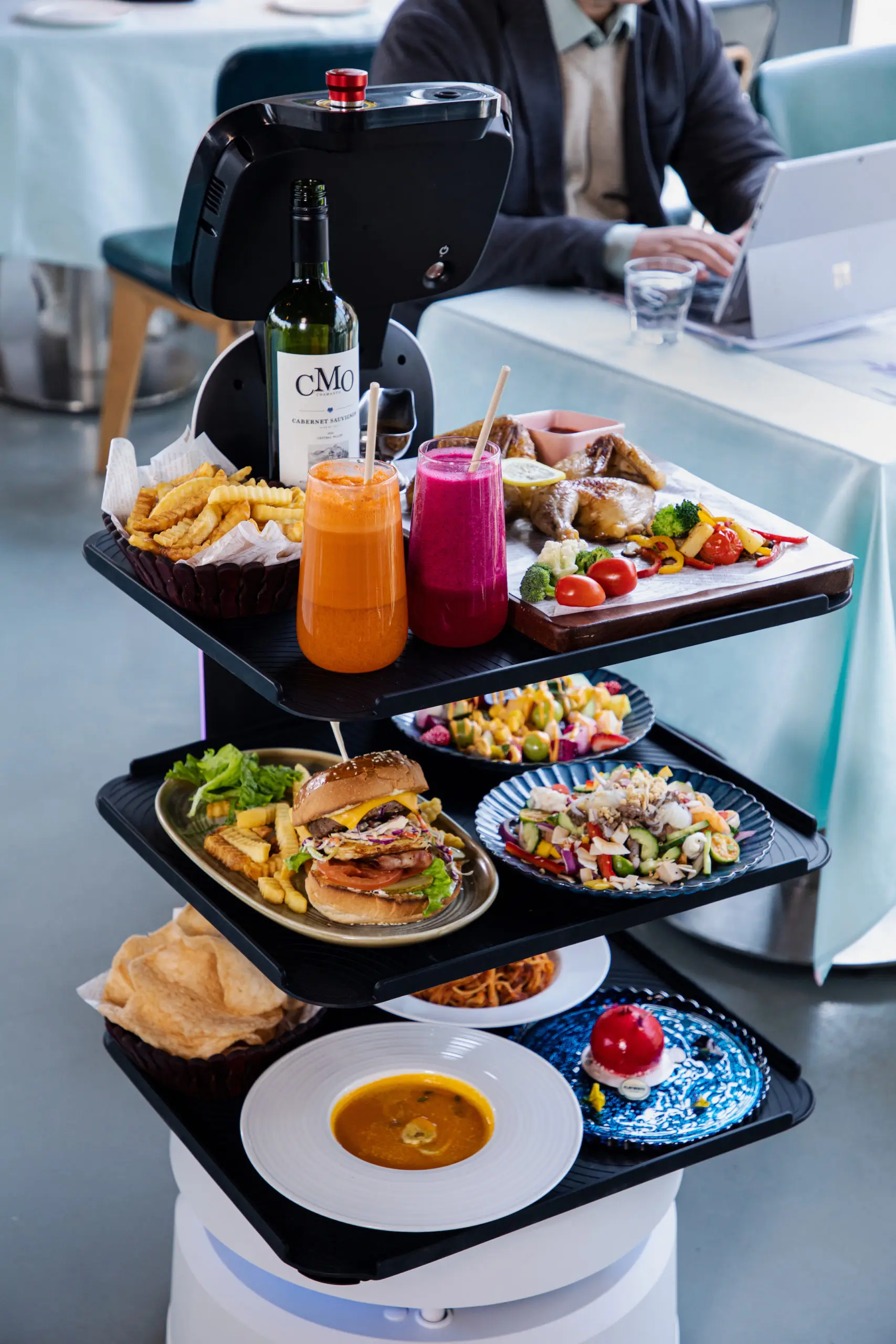 Segway food delivery robot smart robotic catering service waiter for restaurant coffee shop hotel and fast food shop