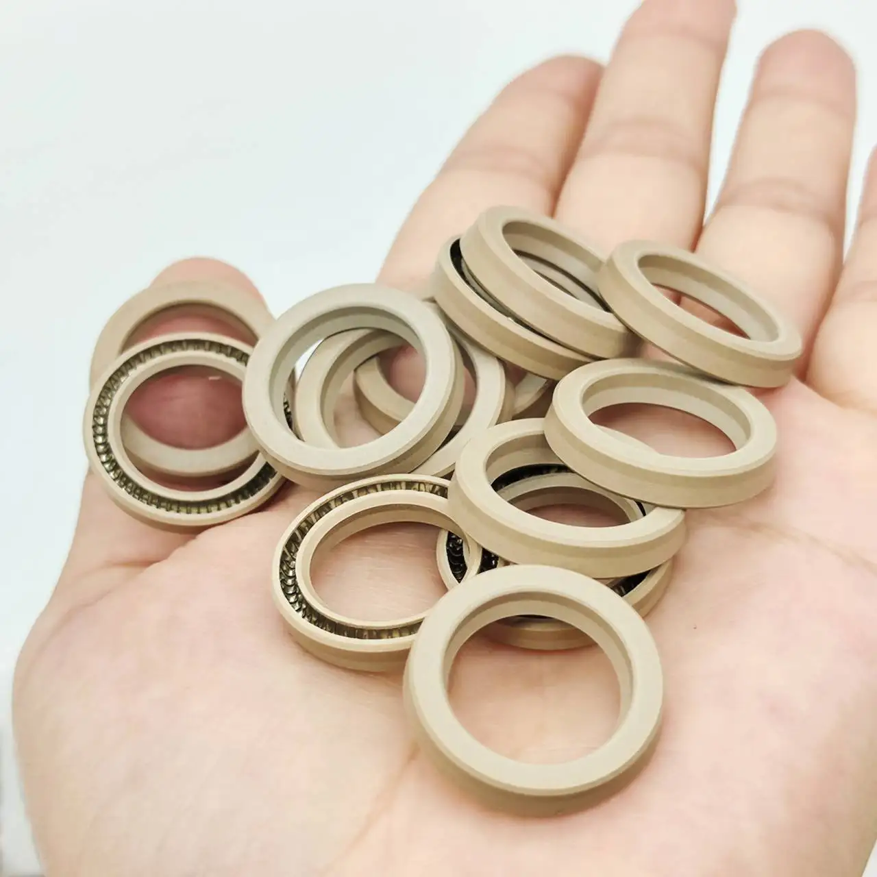 Уплотнительное кольцо для каркасного вала розлива PTFE