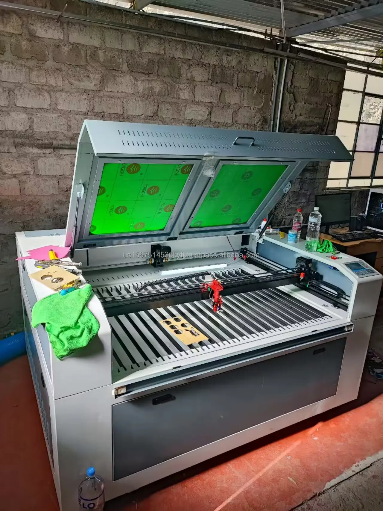 On Sale 1800*1300mm 1812 Co2 Laser Cutter with Ruida Control 550W Fan Double Work Bed Motorized Long Parts Through and Wast Box