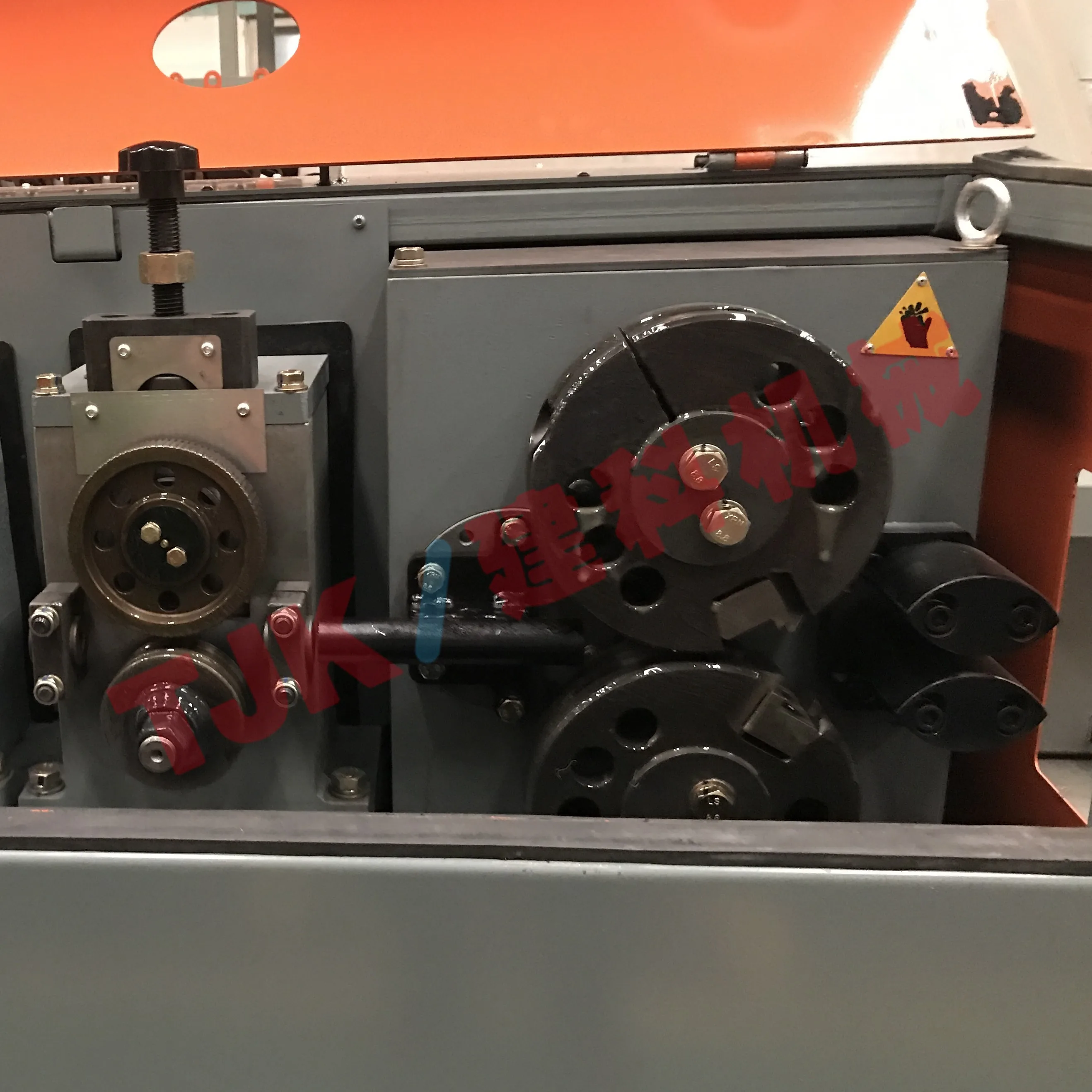 
wire straightening and cutting machine 