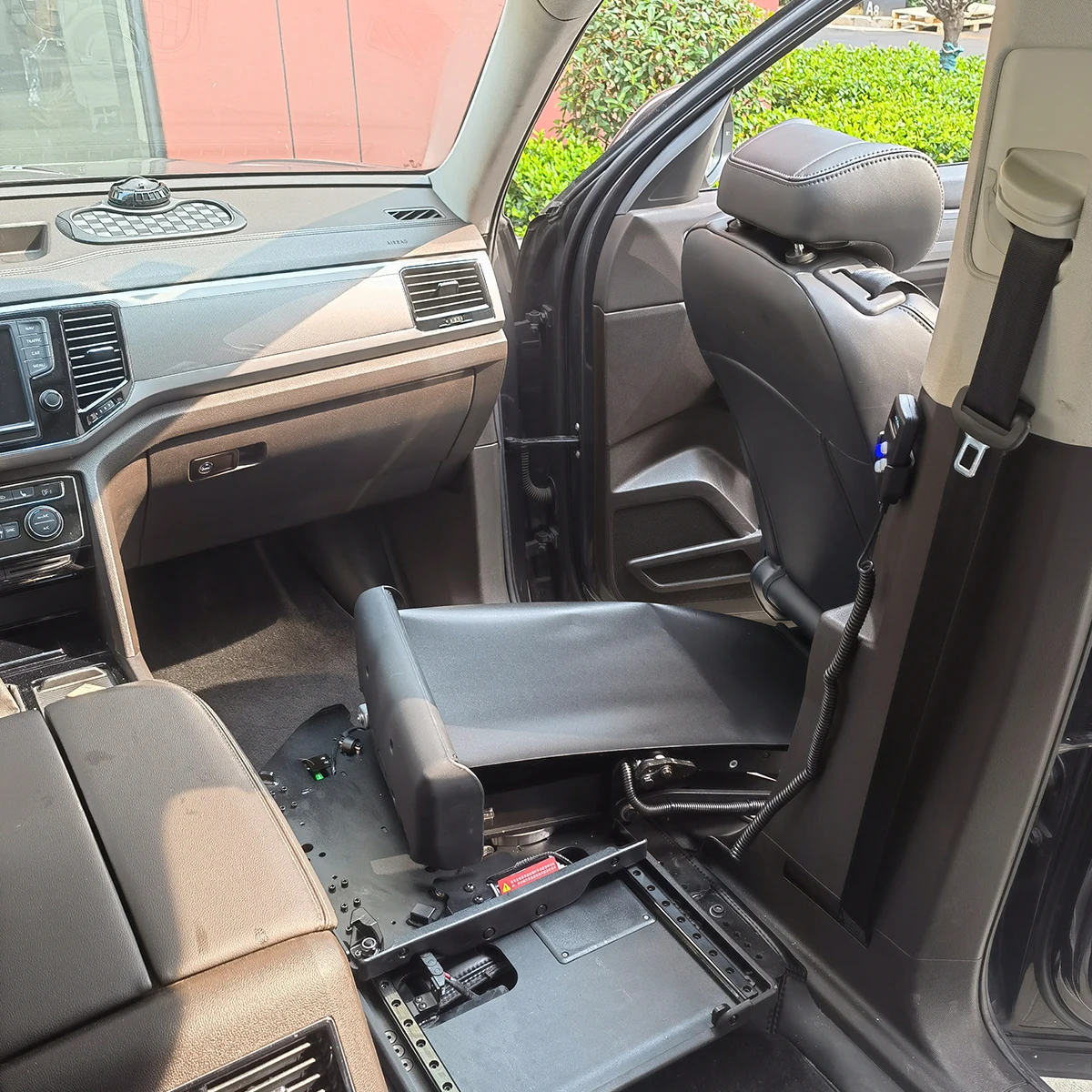 Swivel Car Seat Turning Lifting Seat with 150KG Load Capacity for Disabled Wheelchair Users EMC CE Certification