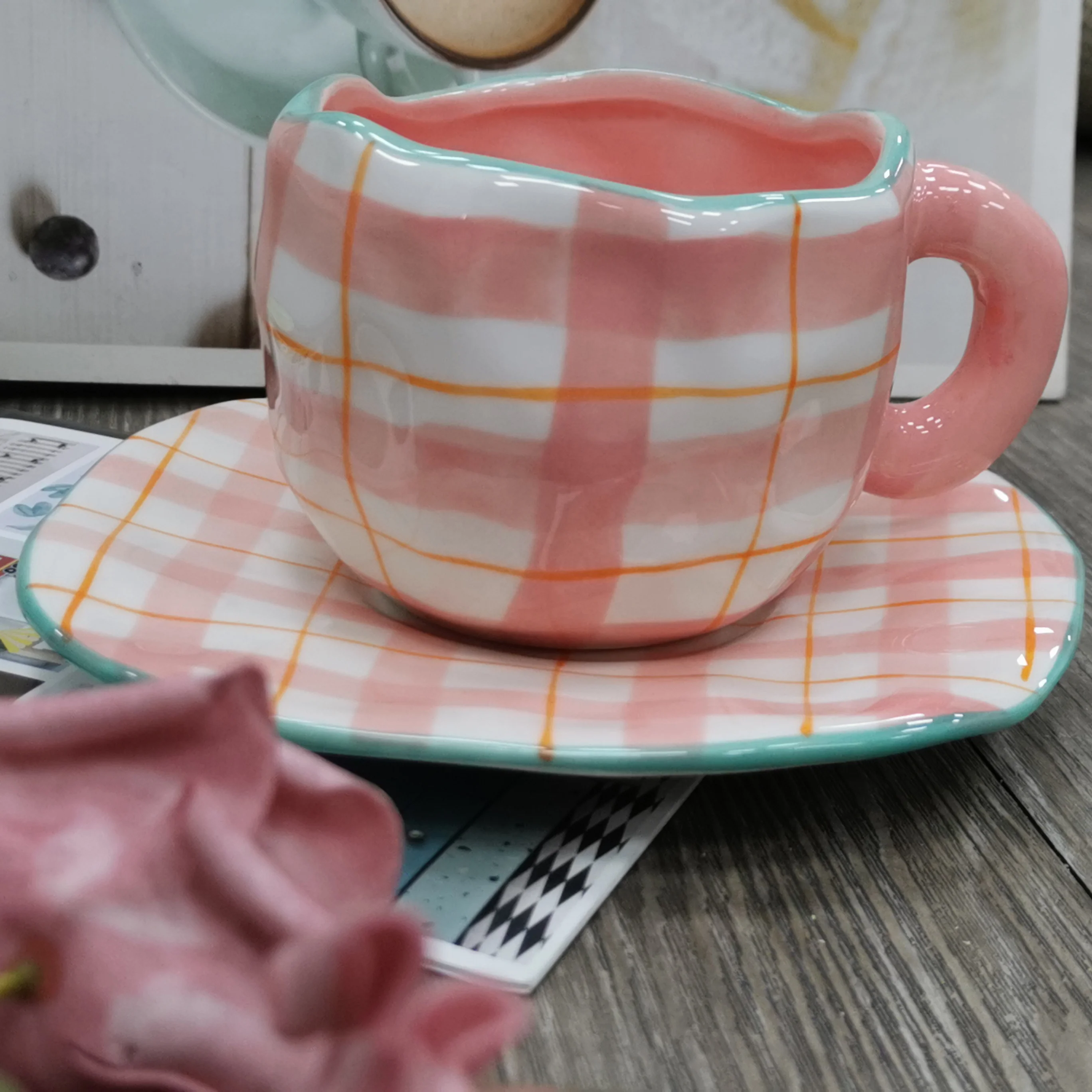 Кофейная чашка и блюдце в стиле ретро неправильной формы полоску керамическая для эспрессо цветок оптовая продажа подарок