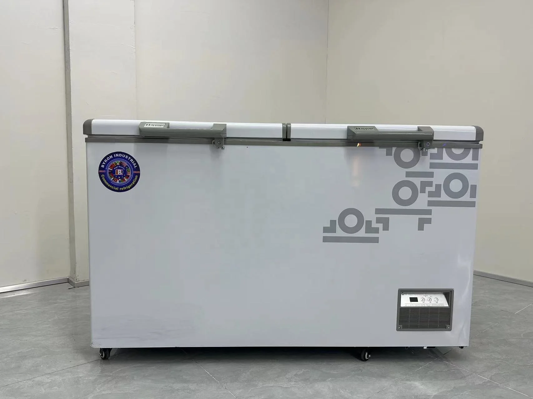 The high-end two-door horizontal ultra-low temperature freezer is suitable for the storage of fresh meat and seafood