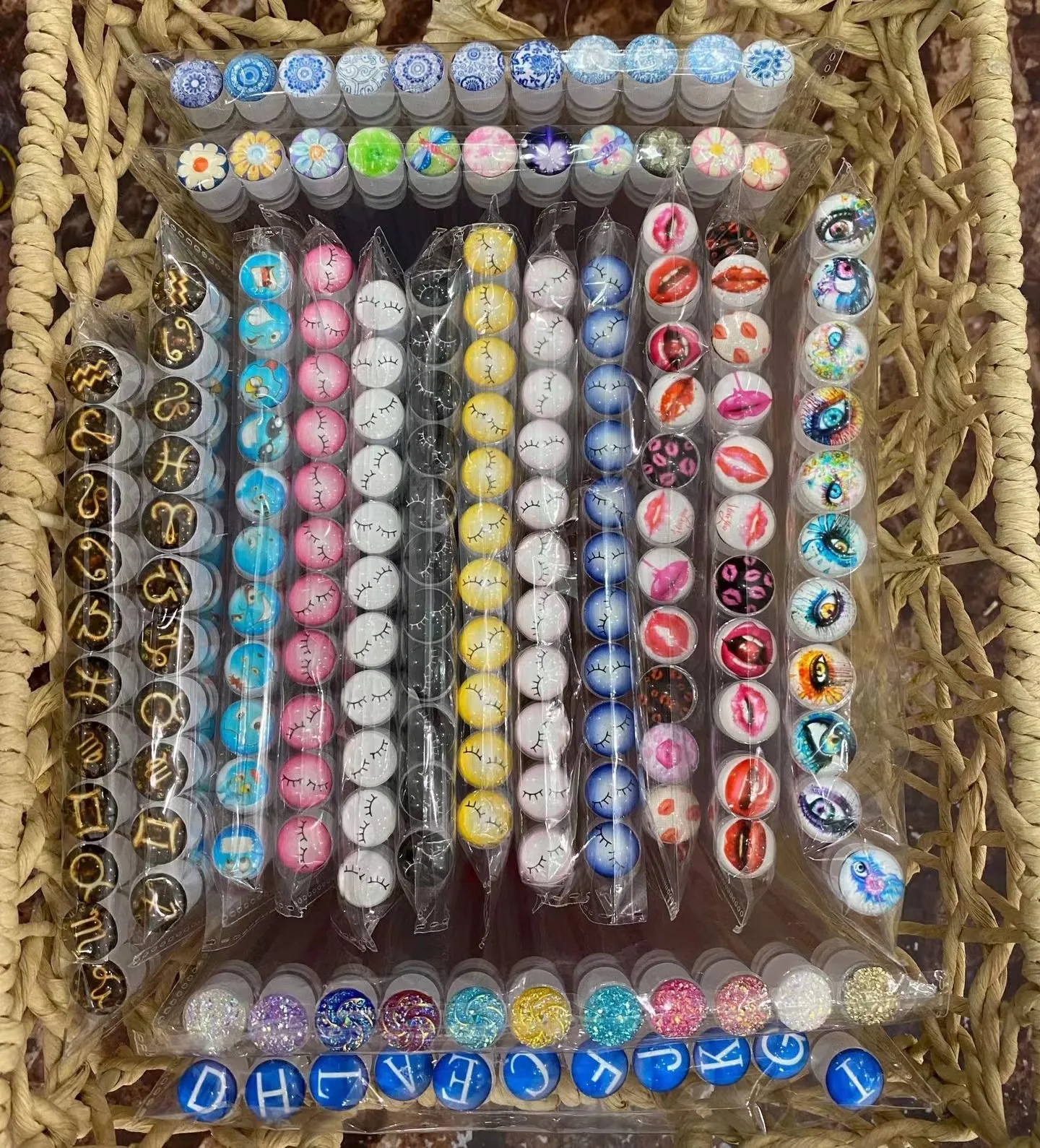 Wholesale Glitter Eyelash Extension Comb Wands Plastic Tube Mascara Wands Applicators Brush Custom Rhinestone Lash Brush