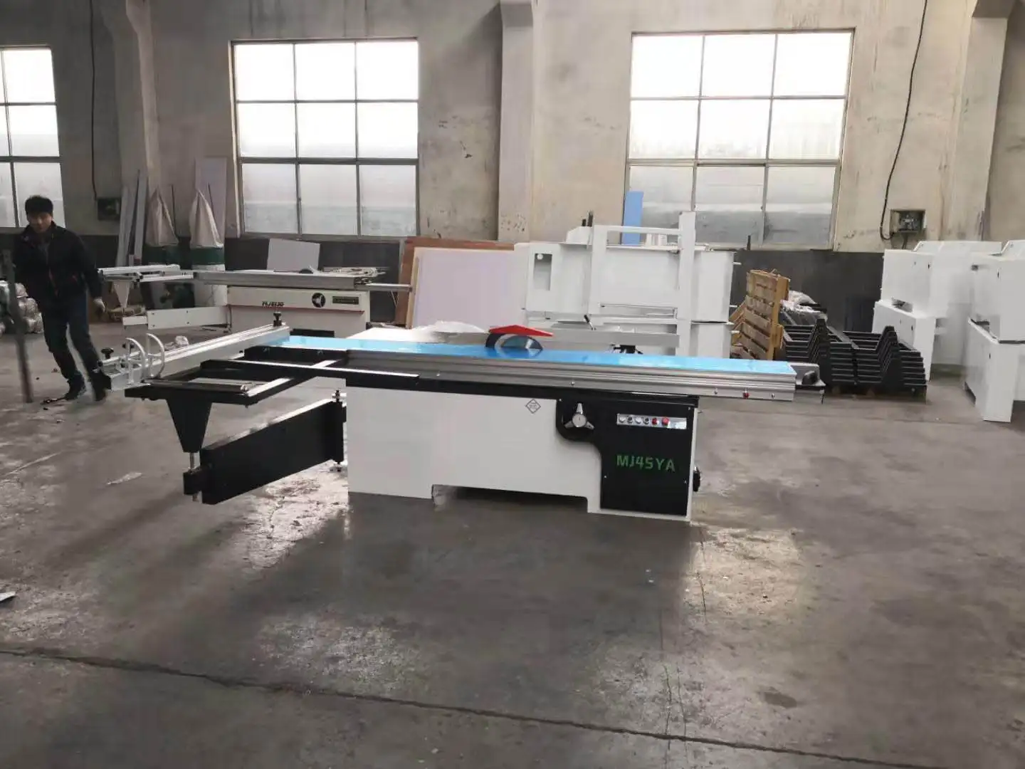 Деревообрабатывающая панельная пила 45 градусов, скользящий стол, пильный станок