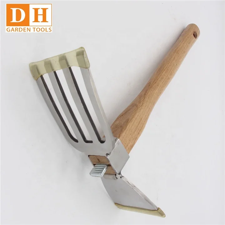 
China made hot selling European stainless steel gardening small harrow and hoe with wooden handle Rake hoe 