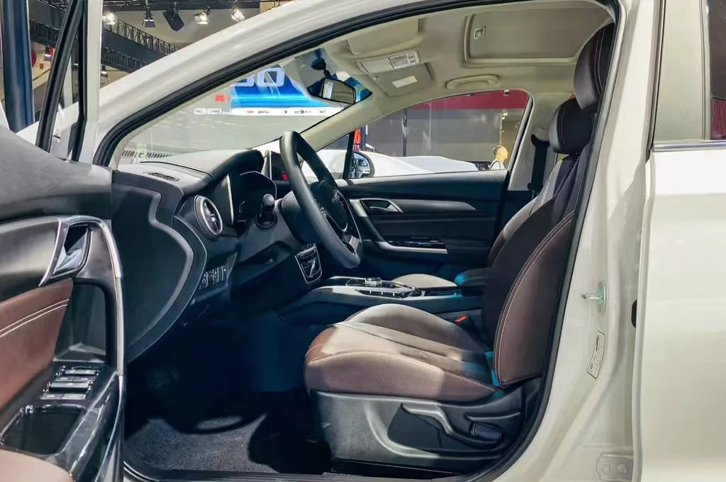 Automobile Vehicles Car Auto Baic Motor Eu5 Plus 2020 R600 Premium In Stock New Left Hand Car Low Price Ev Car Suv