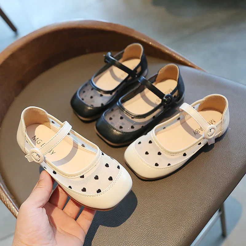 Туфли сетчатые дышащие для девочек, босоножки принцессы с закрытым носком, обувь для маленьких девочек, телесного цвета