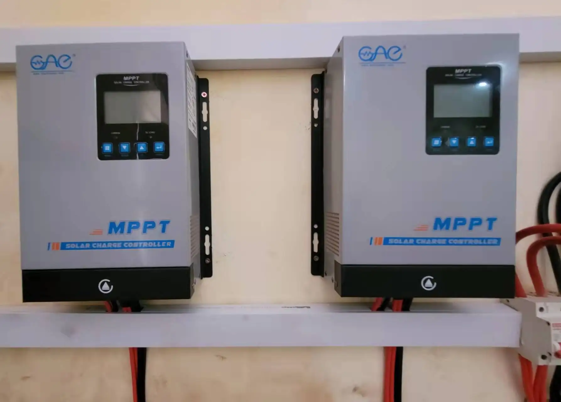 Solar Charger Controller Mppt 48v Charge Controller 60a 40a 30a 20a 10a 12v 24v 48v Dc to Ac Solar Charger AP 24 Silver & Blue