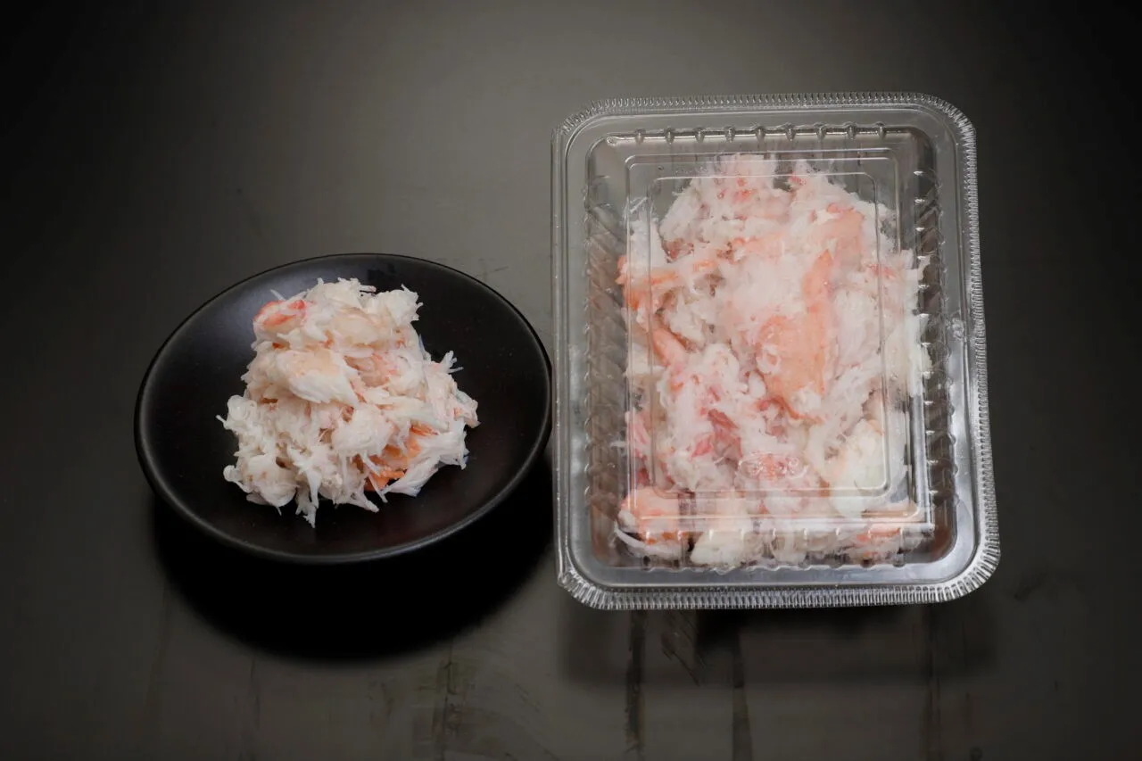 Свежее и вкусное японское мясо-краб jumbo