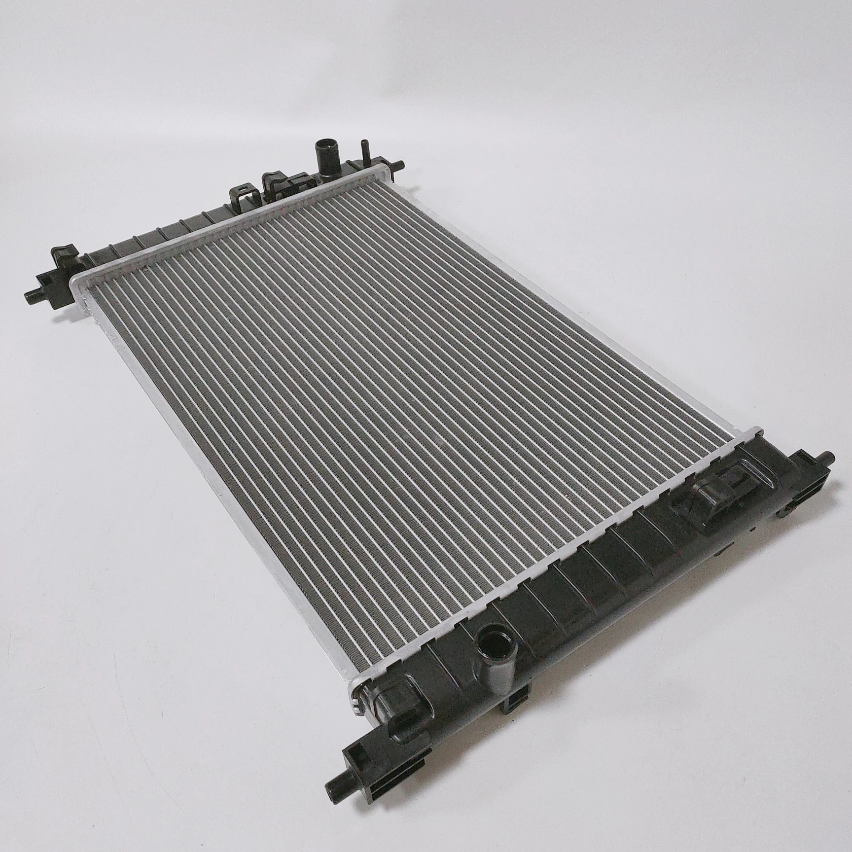 9023975/96548798 Aluminum Plastic Brazed Car Water Tank Engine Radiator Aluminum Radiator For New Sail 1.4T (M/T)