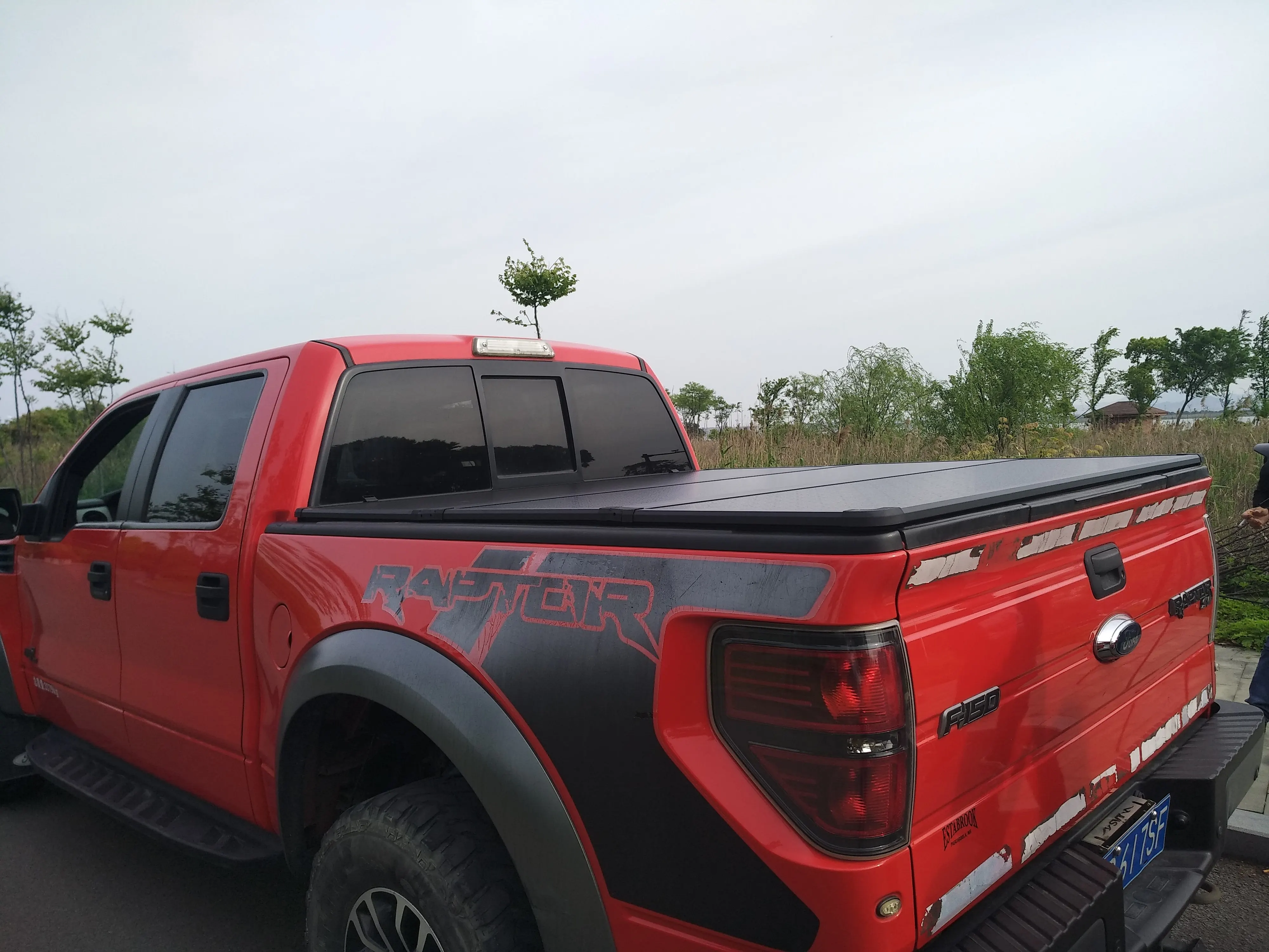 Розничная продажа рулонная Крышка для кузова изготовлена из алюминиевой соты 2021 2022 Rangre np300 BT50 Amarok Hilux