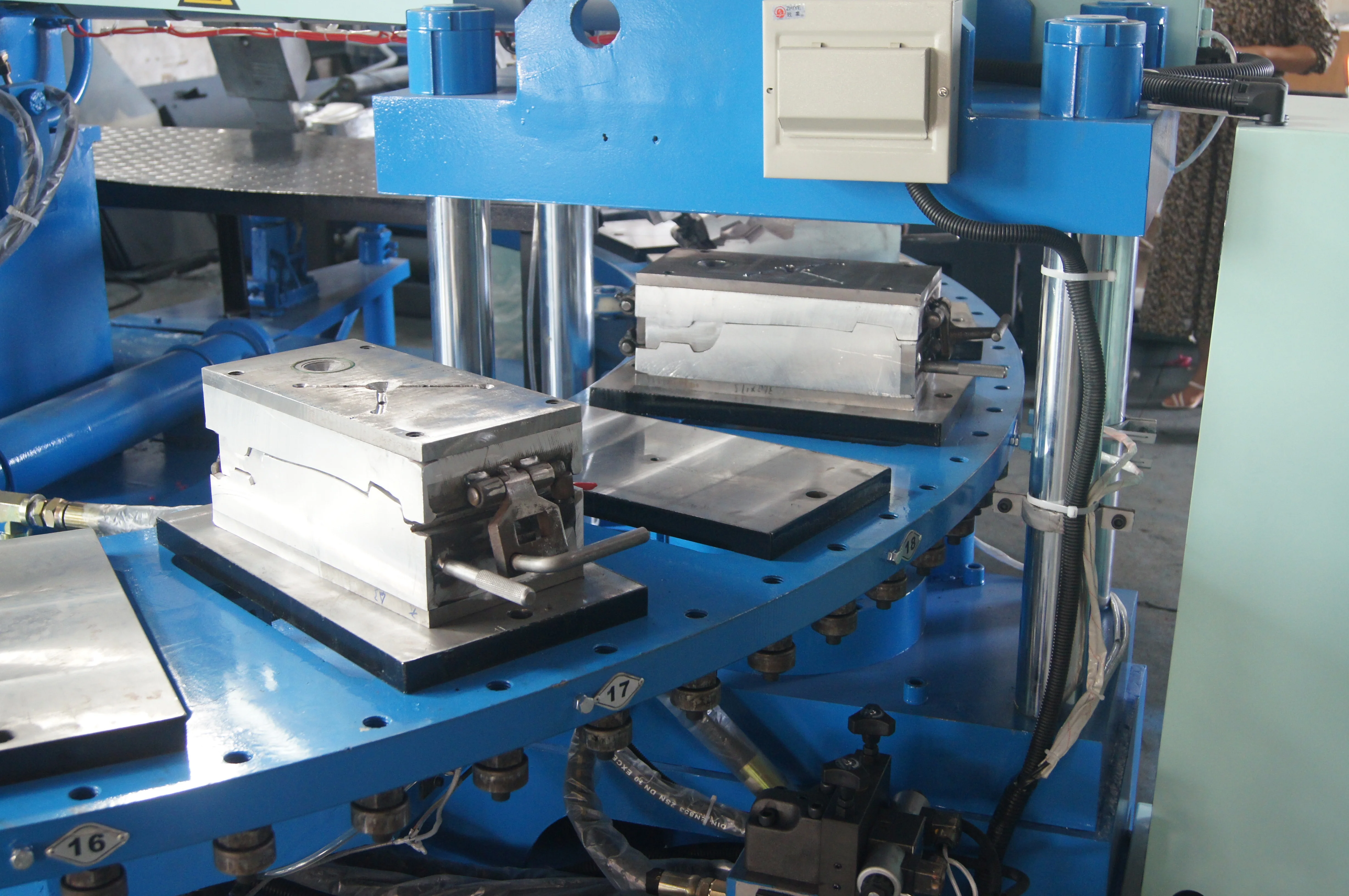 Plastic Shoe Making Machine