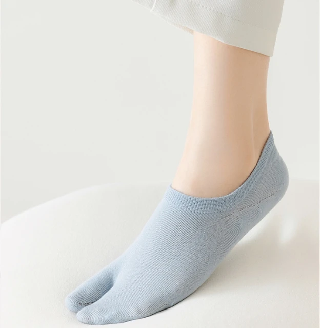 Wholesale toe socks women 2 toes low cut Invisible socks heel grip non-slip