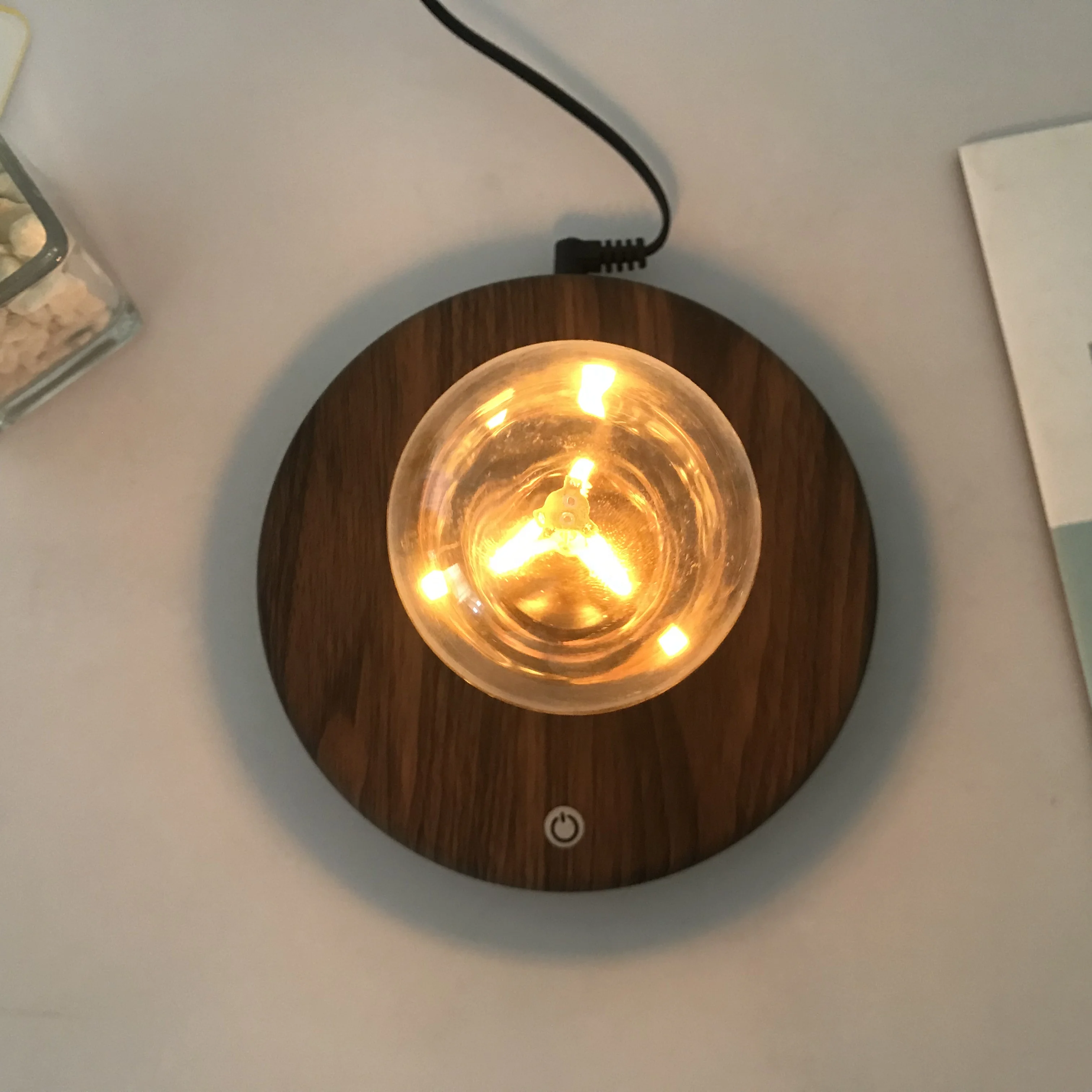Floating Light Innovative Anti-gravity Rotating Magnetic Levitation Bulb Adjusts the Light Wooden Base Give You Peace Of Mind