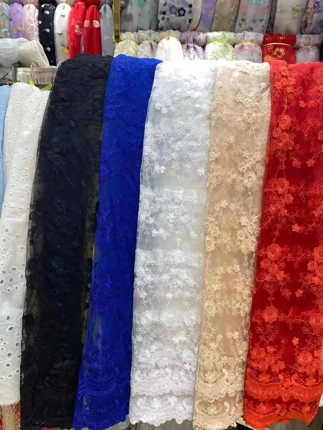 Factory Good Quality Hot Sale Bridal 3D White Fabric Luxury Embroidery Beads Sequins Flower  Lace Mesh Tulle Material