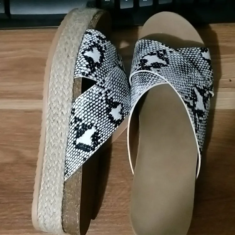 New beautiful style  large size hemp rope woven platform sandals for women wearing casual slippers female stock