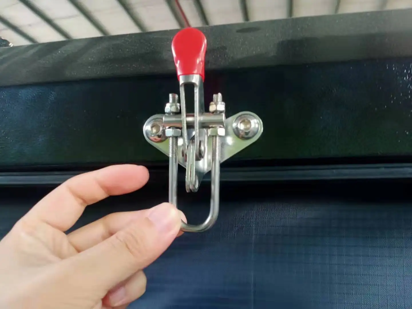 HOTO Outdoor hiking equipment Wholesale aluminium  Tent Rooftop Hard Shell tents 1-3 Person roof top tent for vehicles