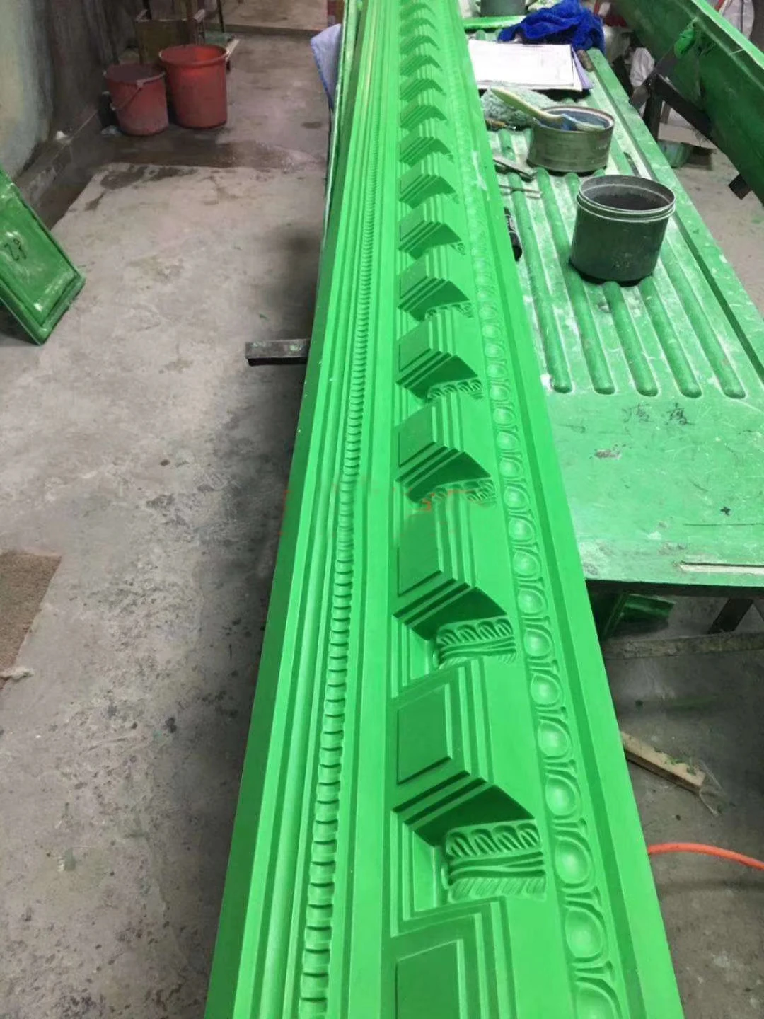 Gypsum plaster mouldings silicon  fiberglass  cornice plaster moulds for sale