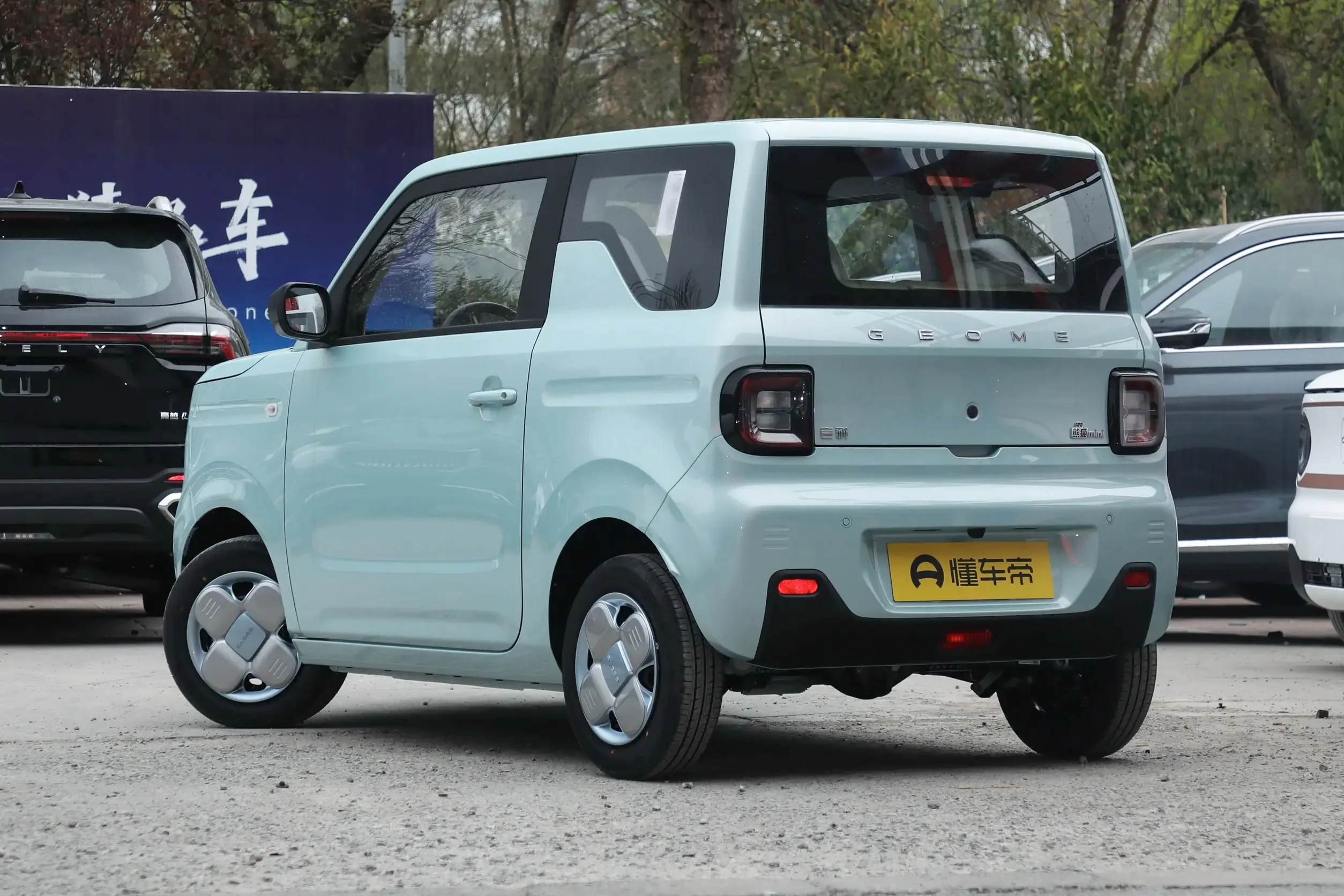 2024 Geely Panda Mini Dragon Edition-компактный электромобиль с дальностью 200 км и быстрой зарядкой