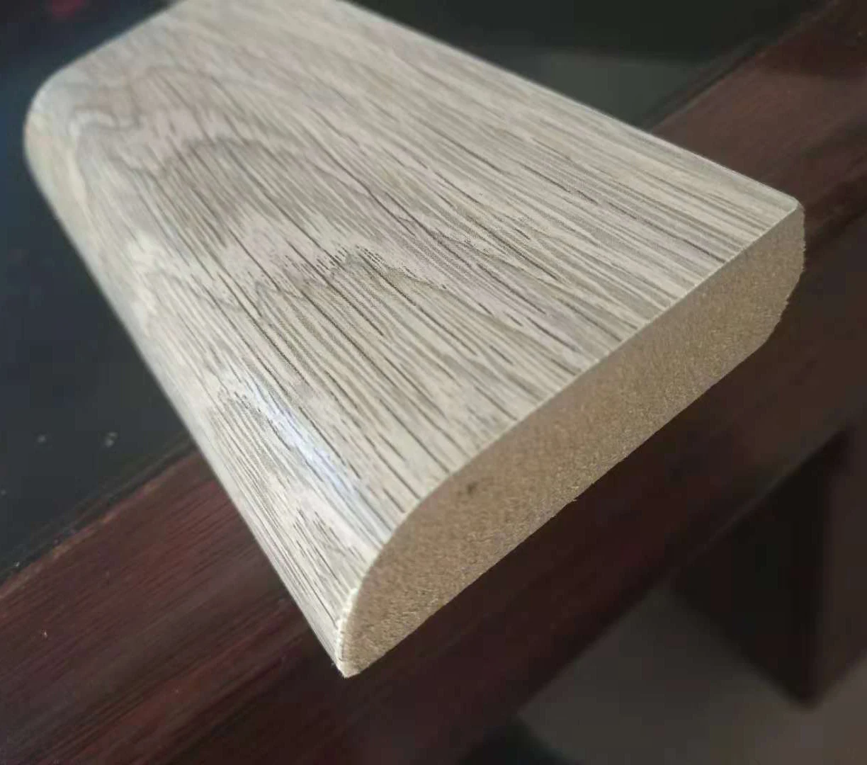 Аксессуар для ламинированного напольного покрытия корпусный редуктор лестничного Лидер