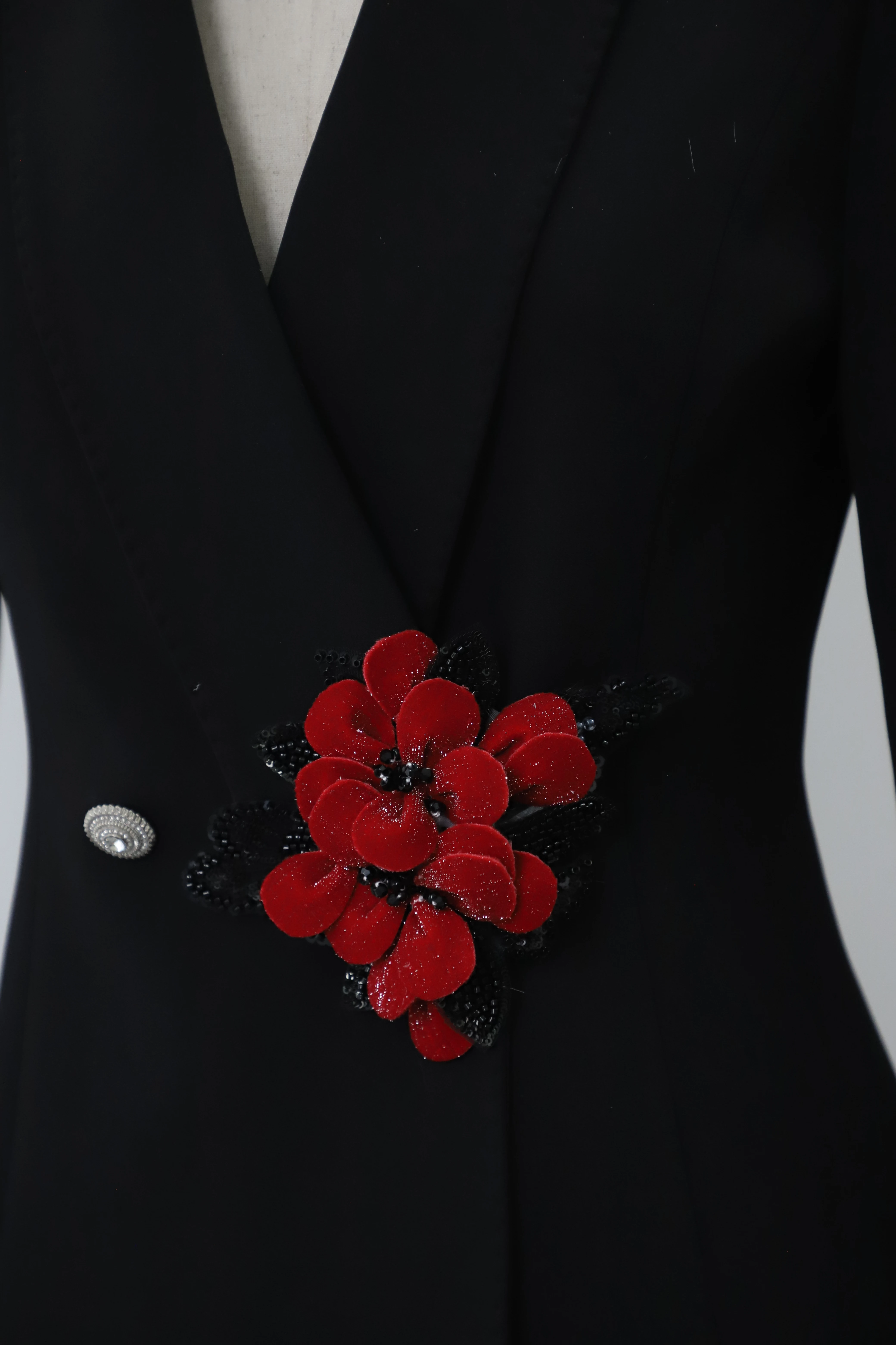 Customized Handwork 3D Black Brooch with Sequins Beading Applique Patch for Couture Dress ,Wedding Dresses Accessories DIY