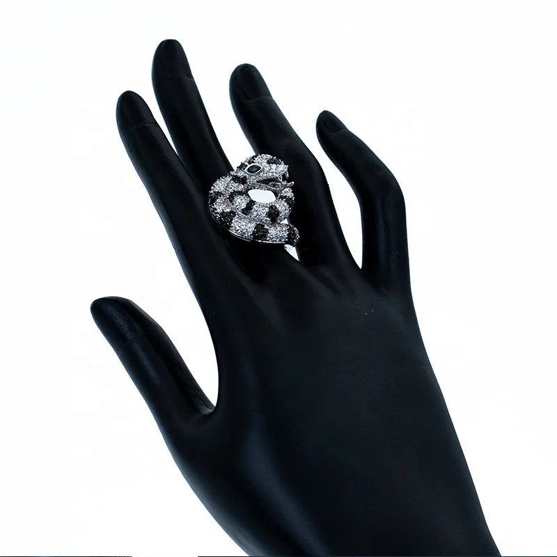 Factory wholesale striped snake black and white cluster ring prom hand jewelry  trendy personalized ring
