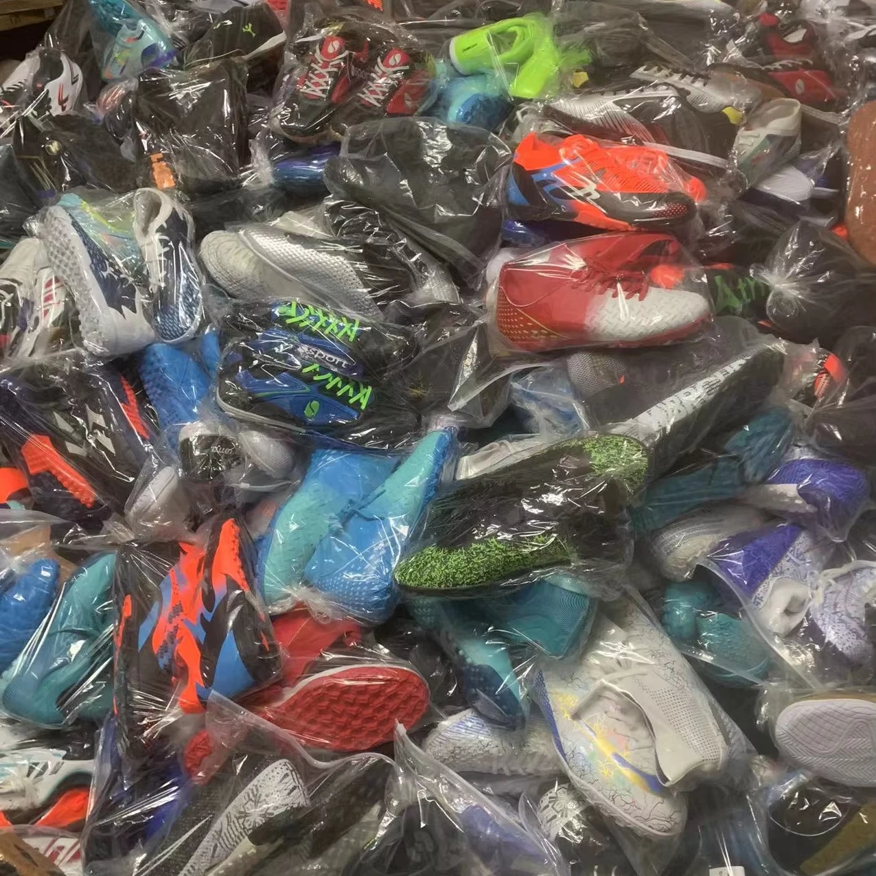 Mix style high quality men soccer shoes casual sneaker football shoes stock shoe stock lots