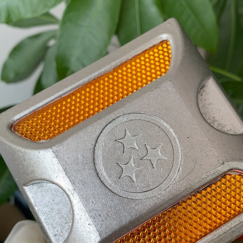 Double reflector Cheap model reflective aluminum road stud
