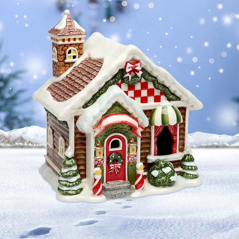 Керамический рождественский дом с подсветкой в деревне Санты