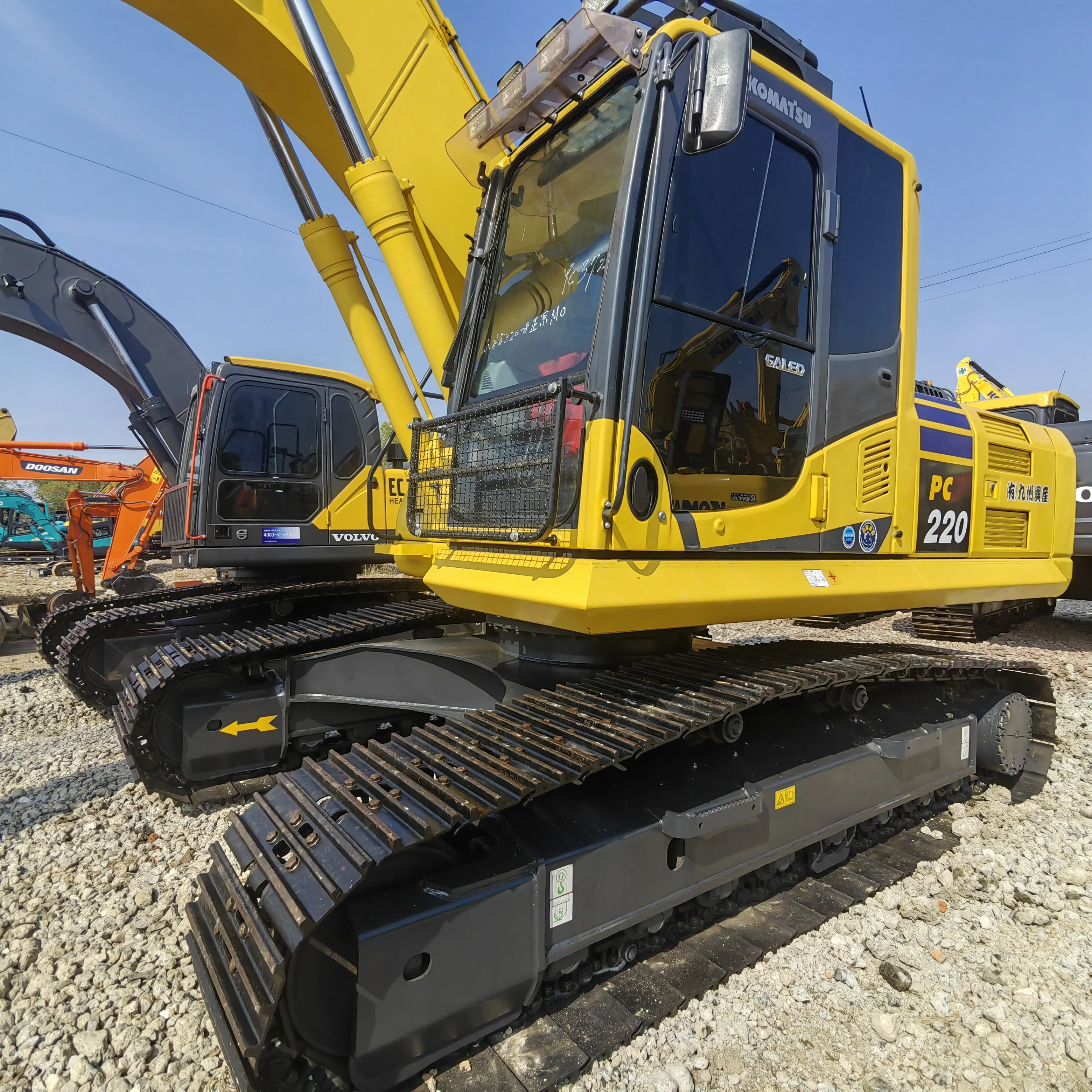 Низкая цена высококачественный подержанный экскаватор Komatsu Лидер продаж японский PC220-8 гусеничный гидравлический