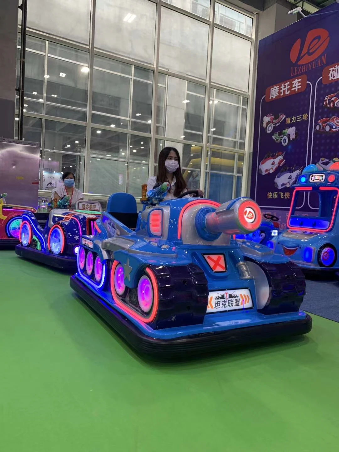 Hotselling outdoor playground Tanks alliance  electronic bettery car|Amusement park kids car game for sale