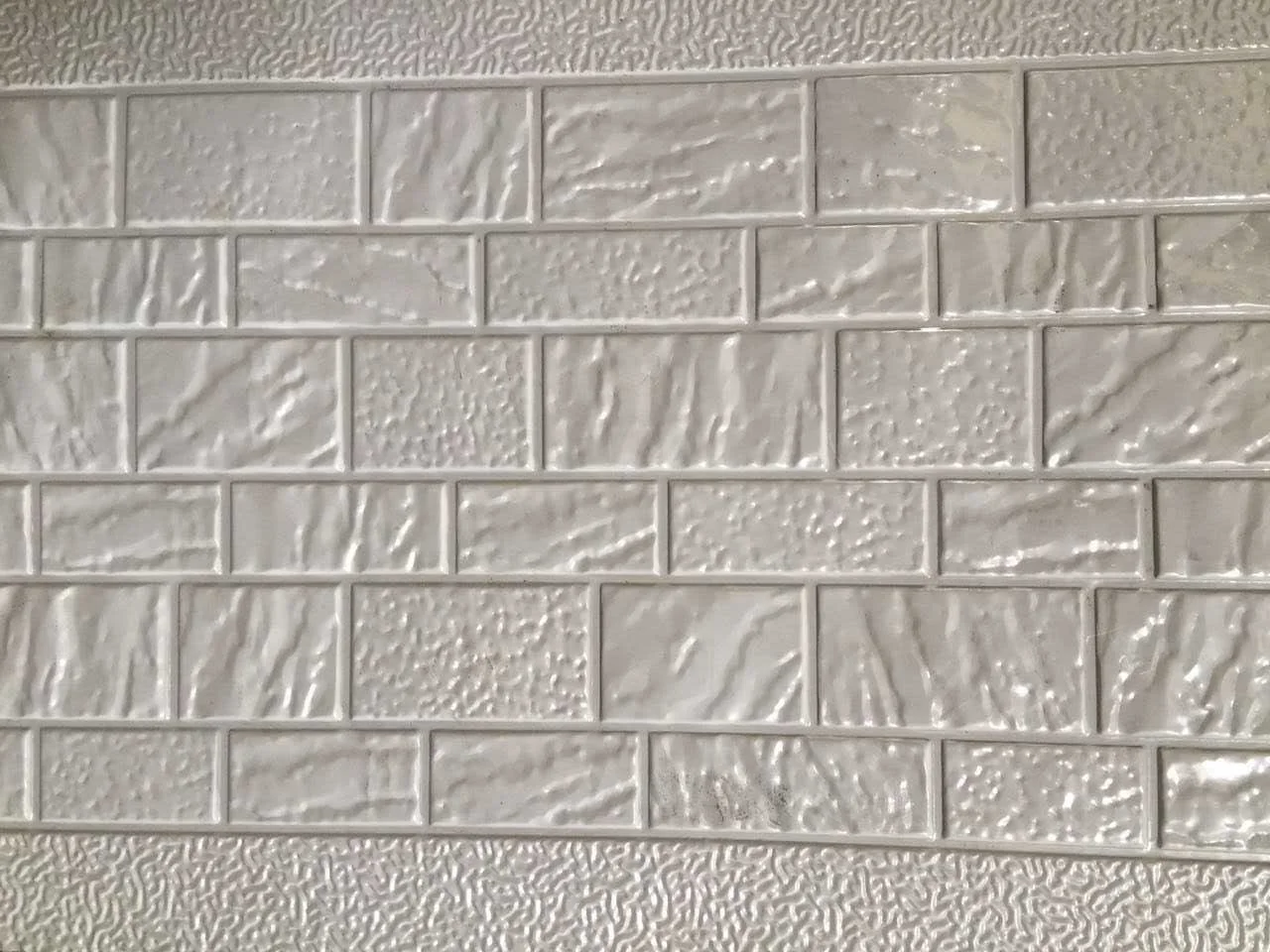 Industrial-grade PU sandwich board production line Brick embossing machine