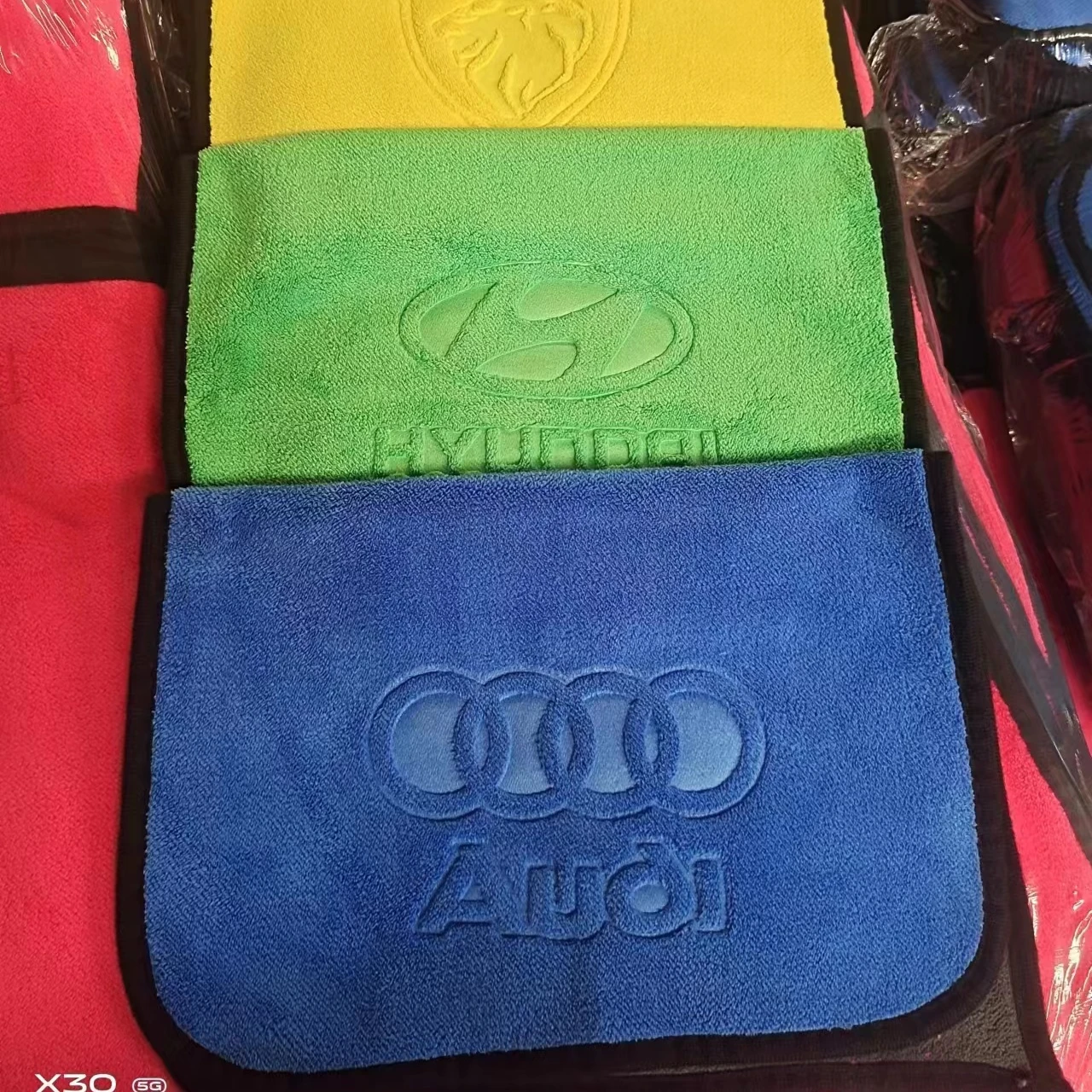 Custom 500gsm 600gsm 800gsm Microfiber Cleaning Cloth Car Absorbent Drying quick dry towels With Embossed Logo