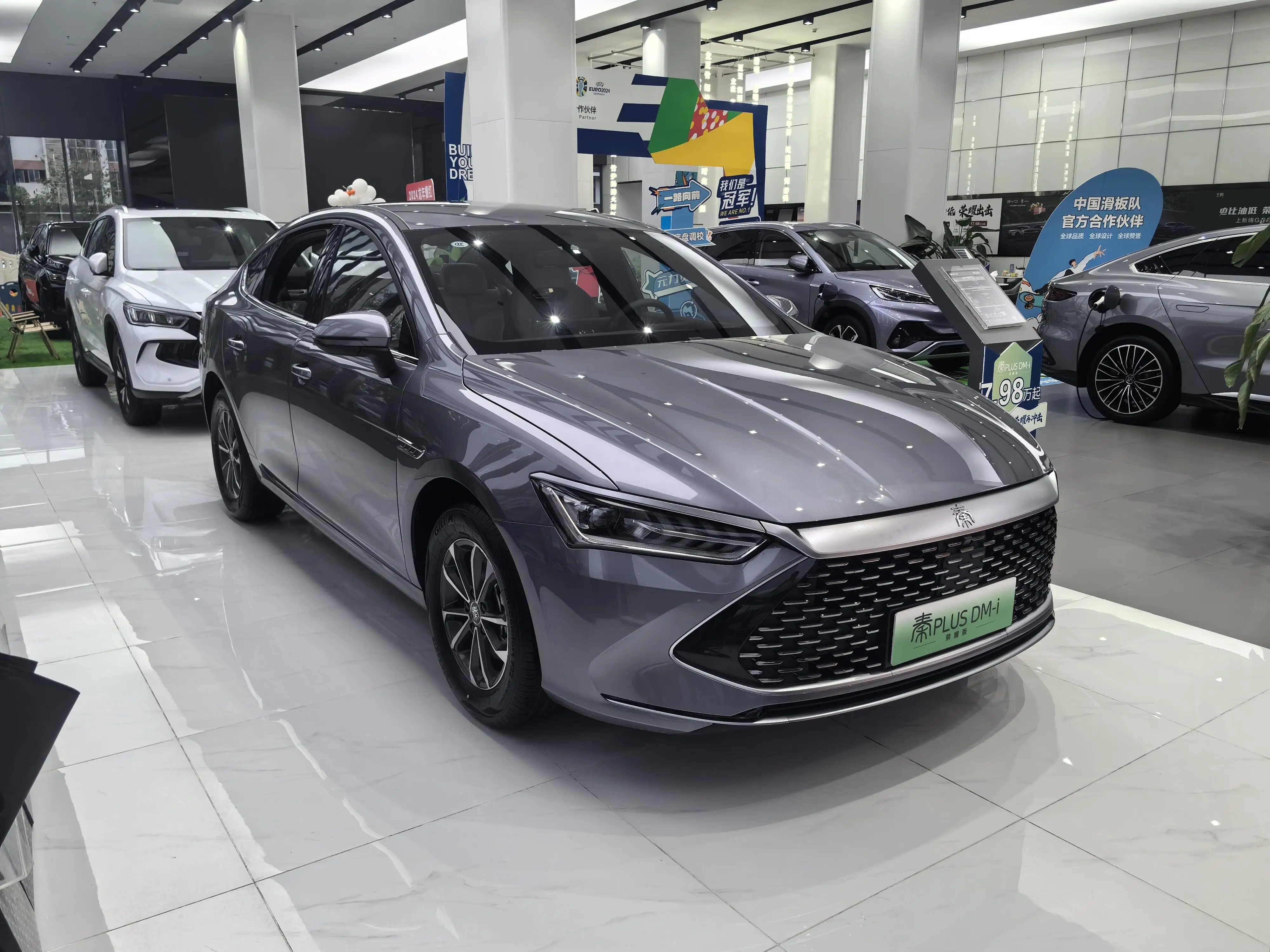 Высокоскоростной седан 2024 BYD Qin Plus EV 2WD дальнего действия 1245 км дешевый китайский Новый энергетический автомобиль 5 мест Honor DMI
