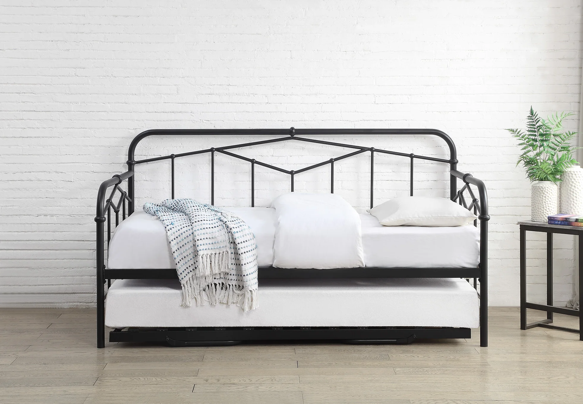 Best Selling Classic Modern style Single size Black bronze Wrought iron Sofa bed Metal bed with trundle