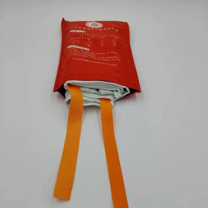 Ceramic fiber heat shield for industrial furnaces Fire blanket Excellent tear resistance white ceramic fiber blanket