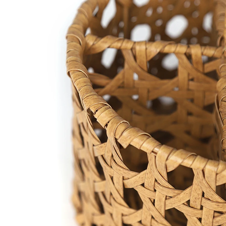 Hot Sale Classic Natural Handmade Bamboo Metal and PE Rattan Flatware Mini Picnic Basket for Candies and Storage