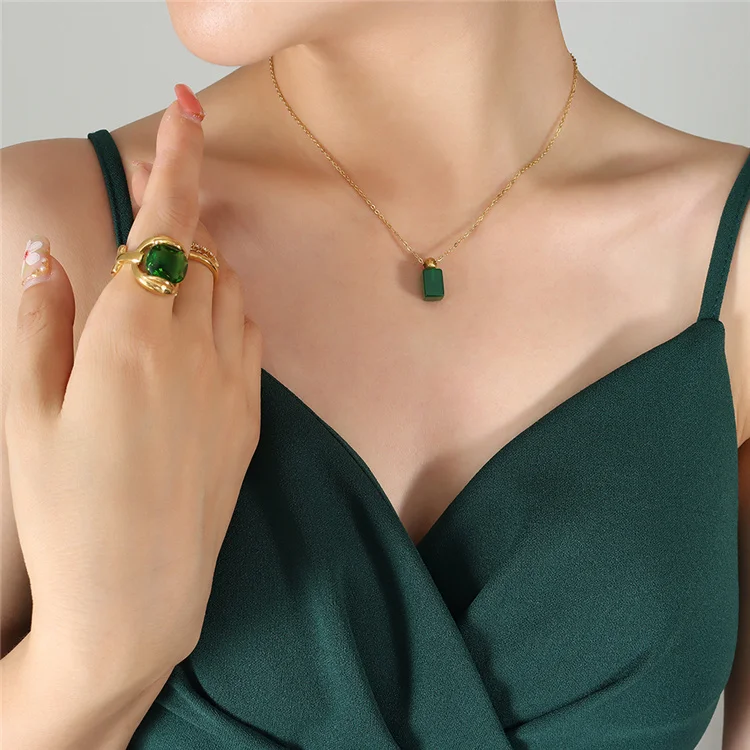 New Trending Fancy Personalized Fashion Fadeless 18K Gold Plated Emerald Glass Pendant Necklace For Women Lady