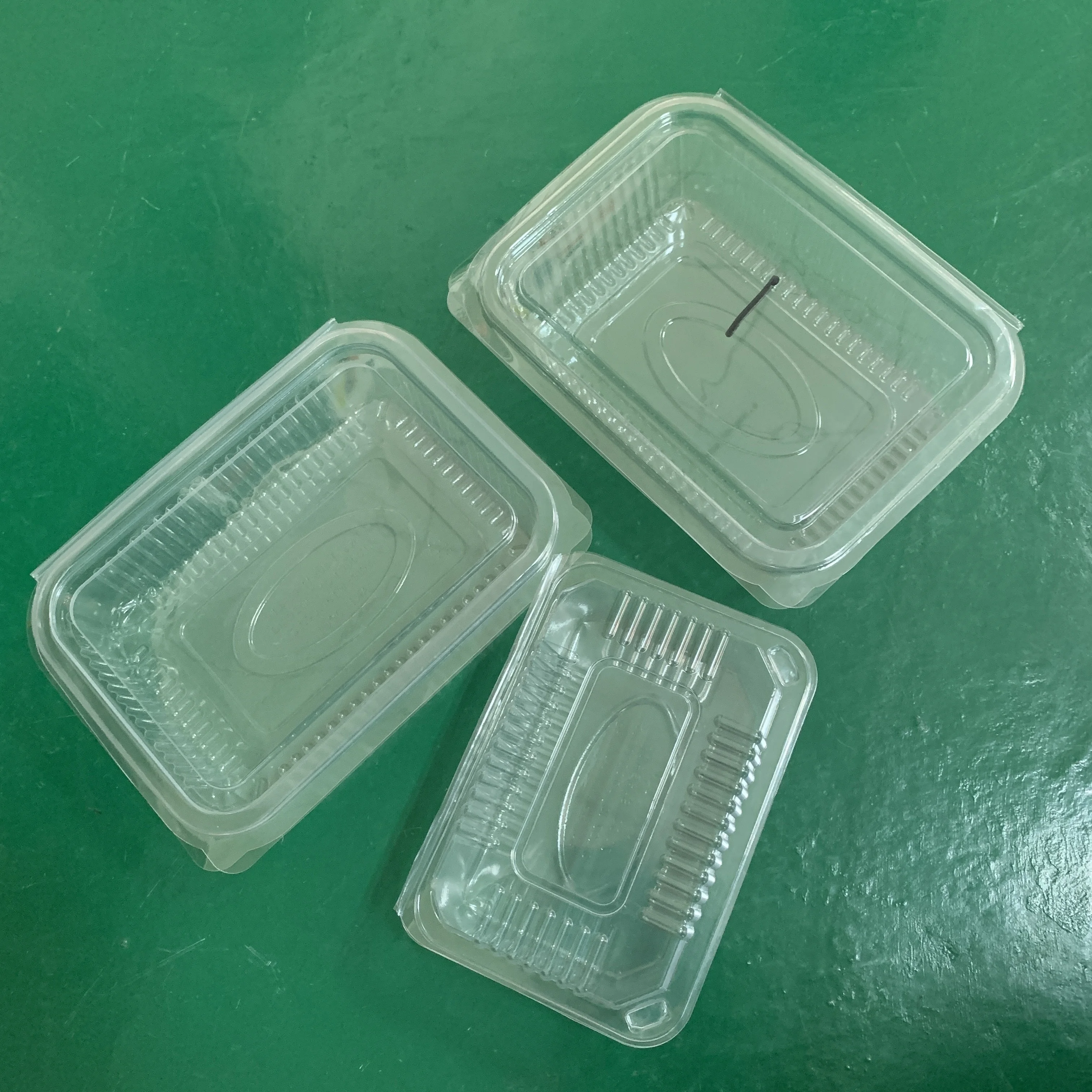 Automatic disposable toothbrush tray vacuum forming machine