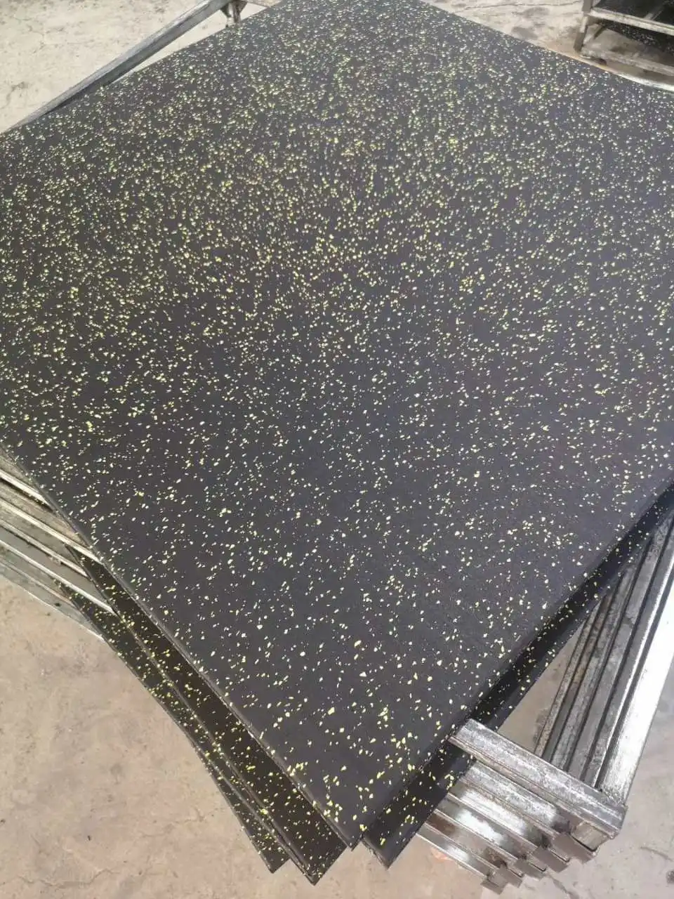 High Quality Commercial Anti-slip Gym Sports Equipments High-grade compound Rubber Mat Flooring Tiles