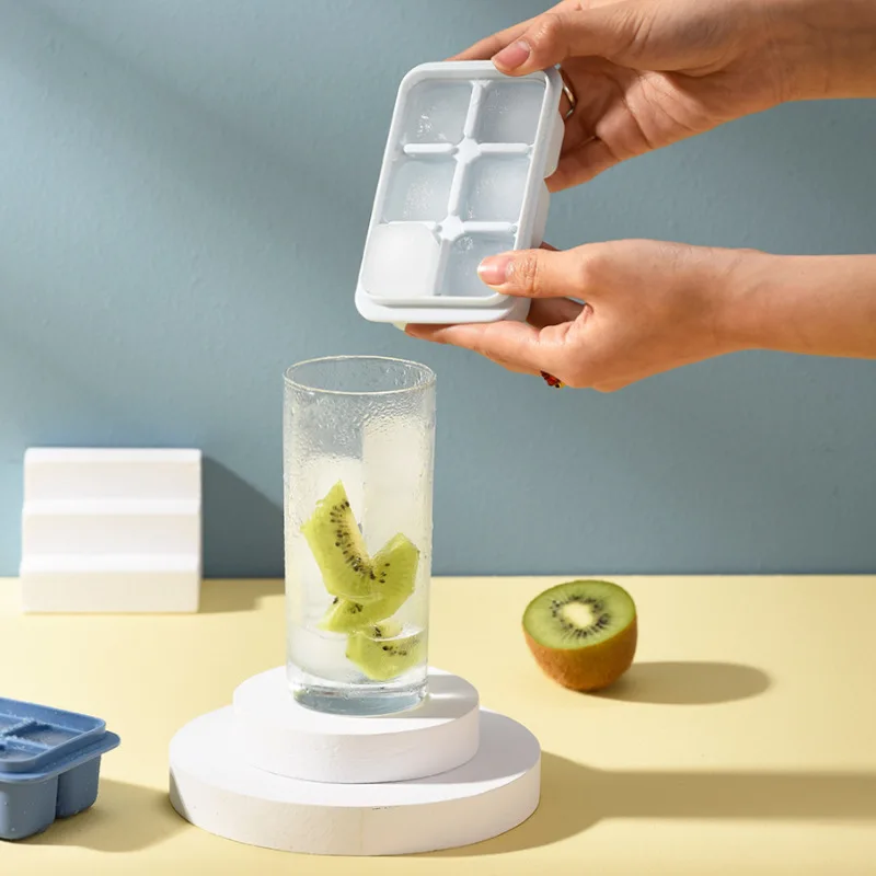 2024 cute Ice cube tray plastic ice maker mold box with square mini small ice cube molds with lid