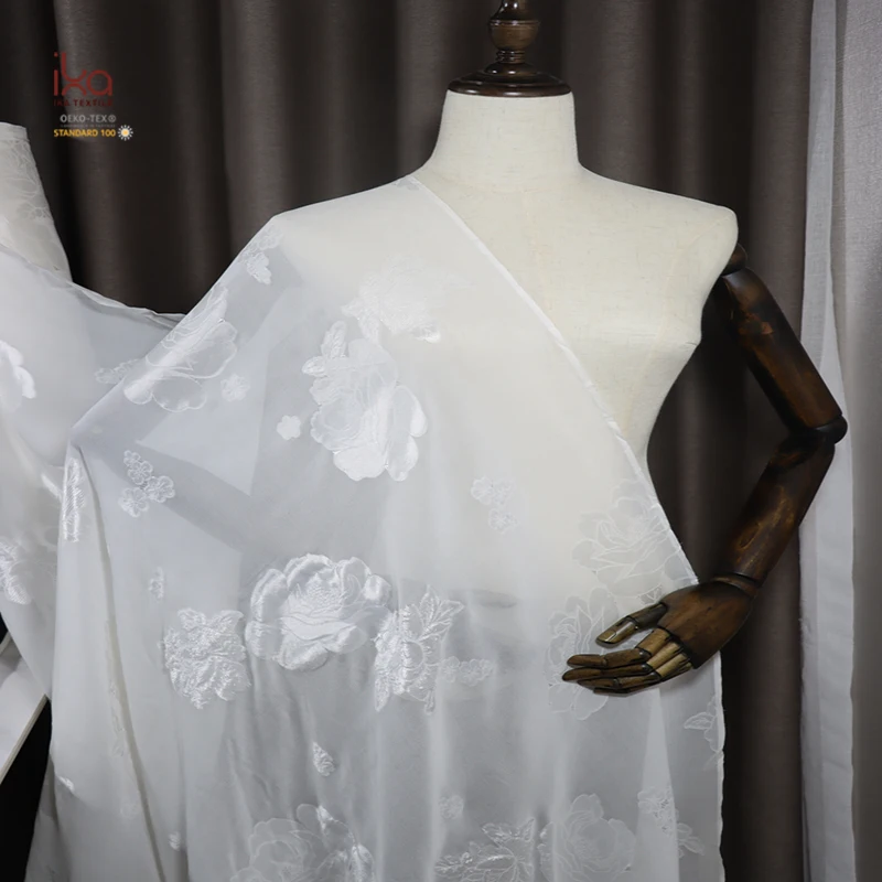 2024 Chinese Luxury White Floral Stock Custom Cotton Silk Cut Flower Jacquard Fabric for Dresses