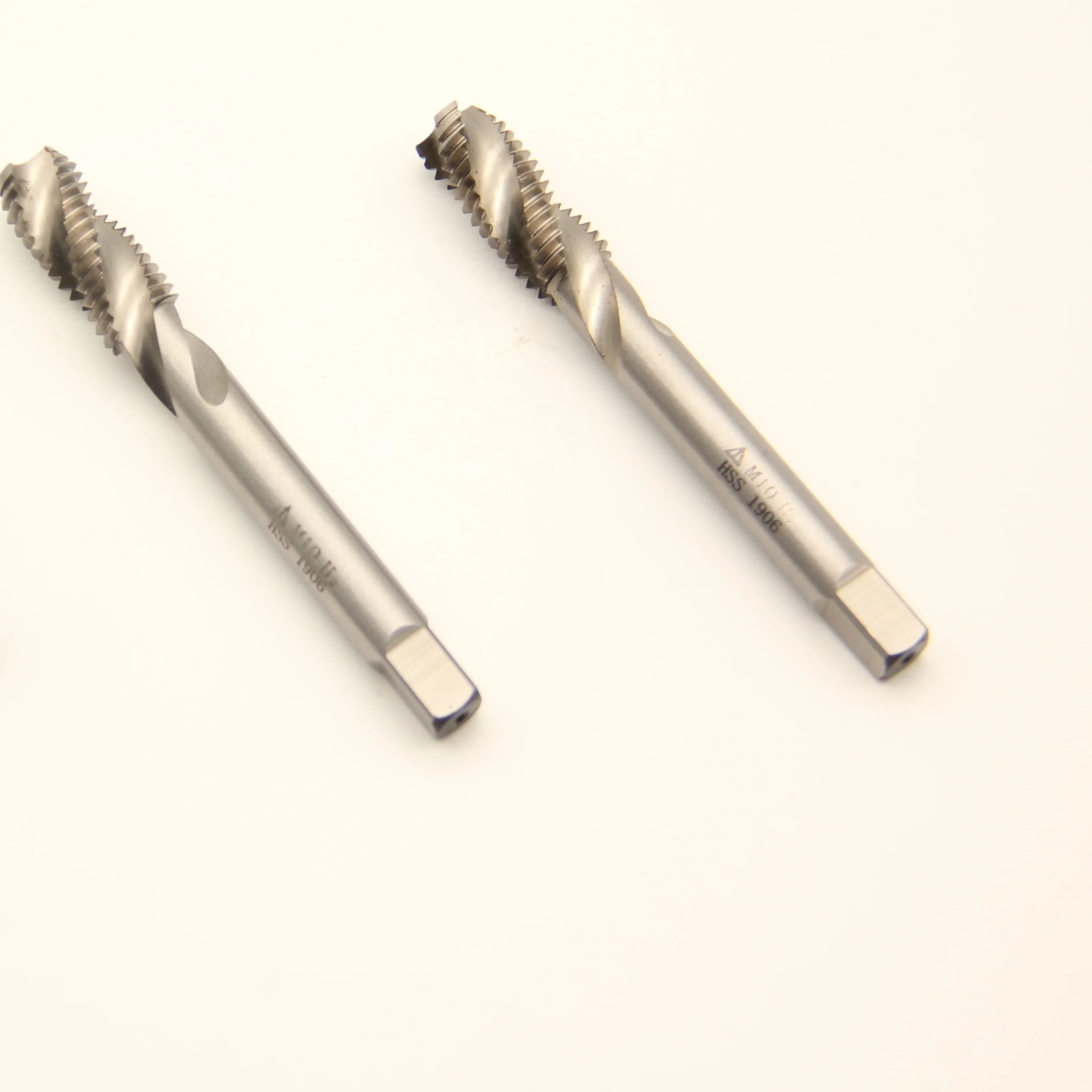 Competitive Price Hss Spiral Flute Groove Screw Tap Right Thread Machine Taps